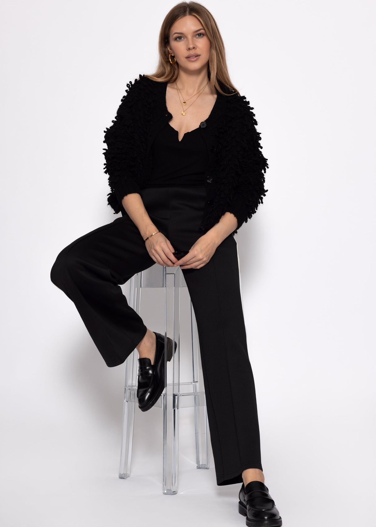 Geripptes Top mit V-Ausschnitt - schwarz