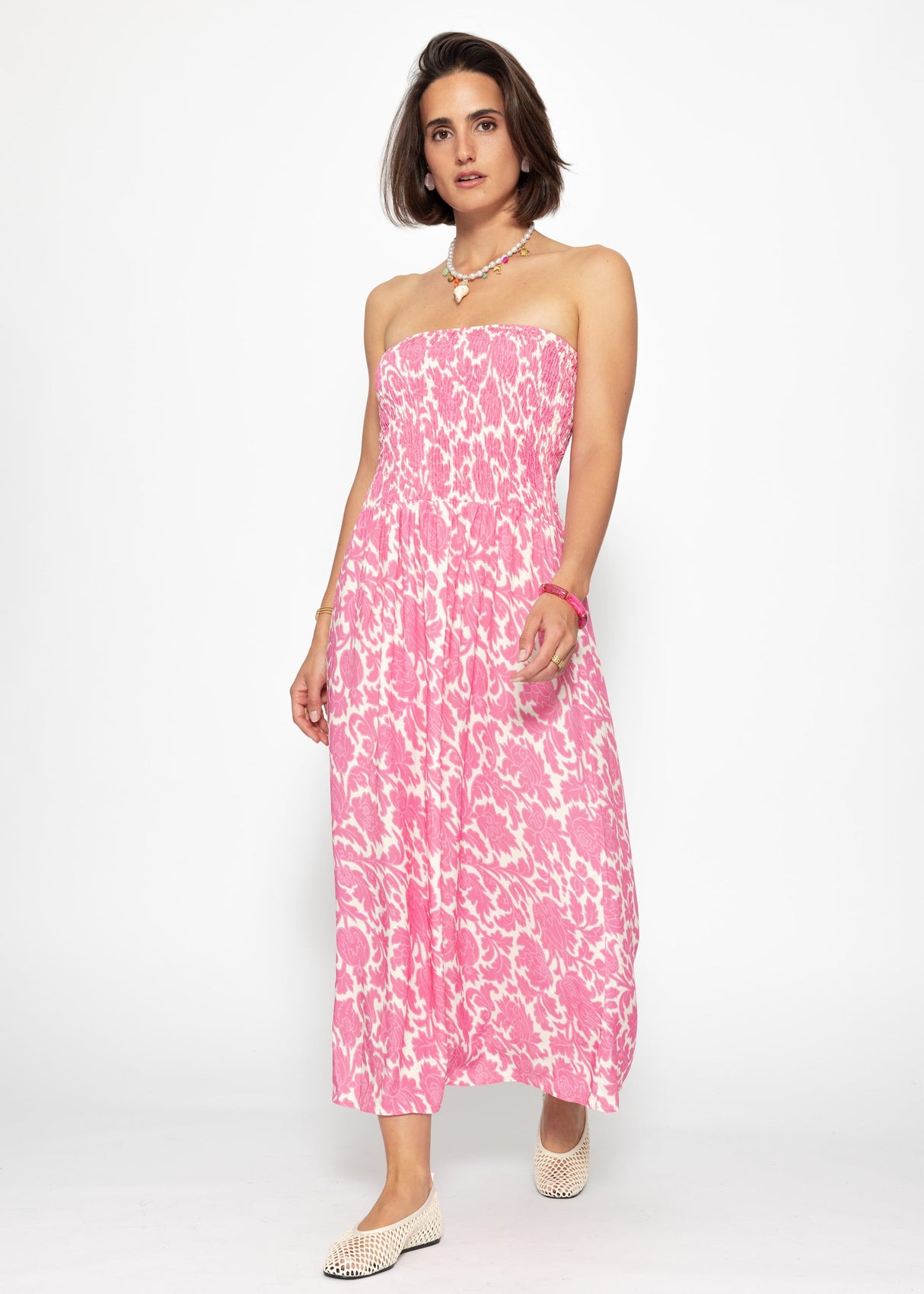 Gesmoktes Bandeau-Kleid mit Print - pink