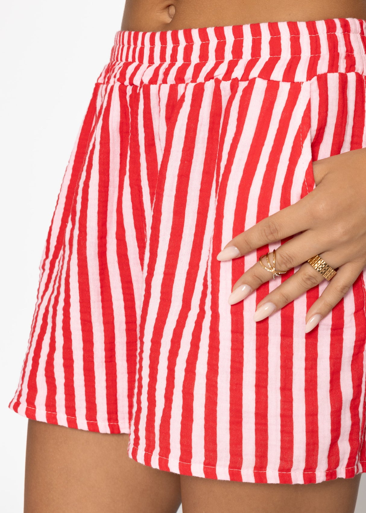 Gestreifte Musselin Shorts - rot-pink