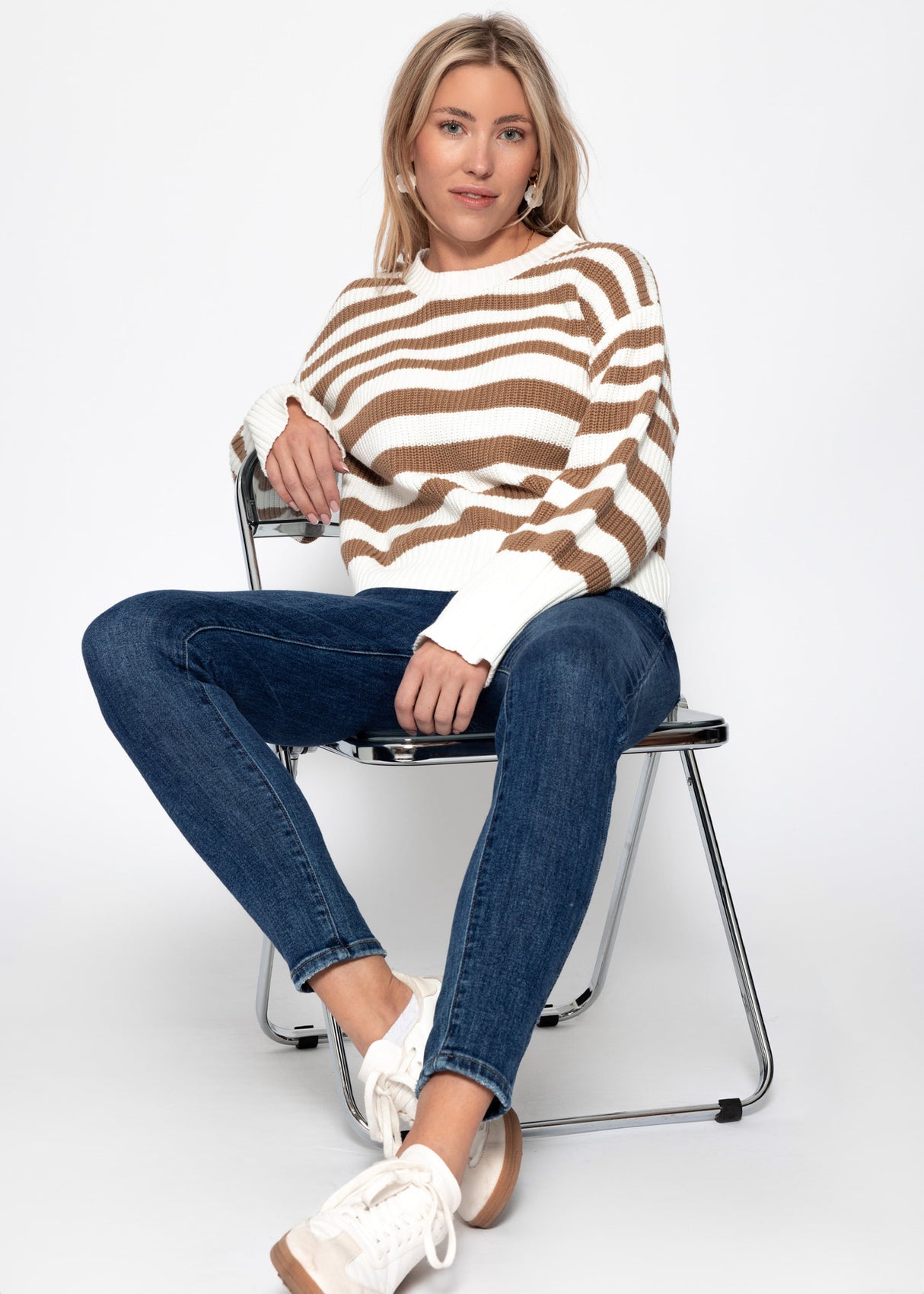 Gestreifter Baumwoll-Pullover - weiß-braun