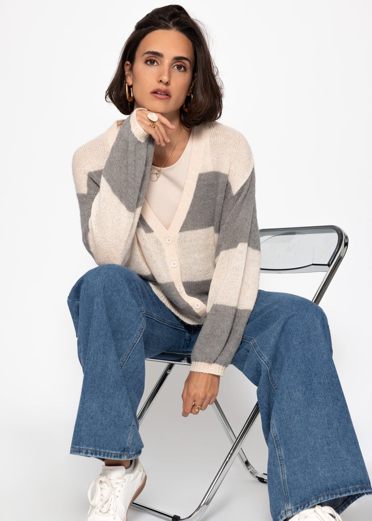 Gestreifter Feinstrick Cardigan mit V-Ausschnitt - grau-hellbeige