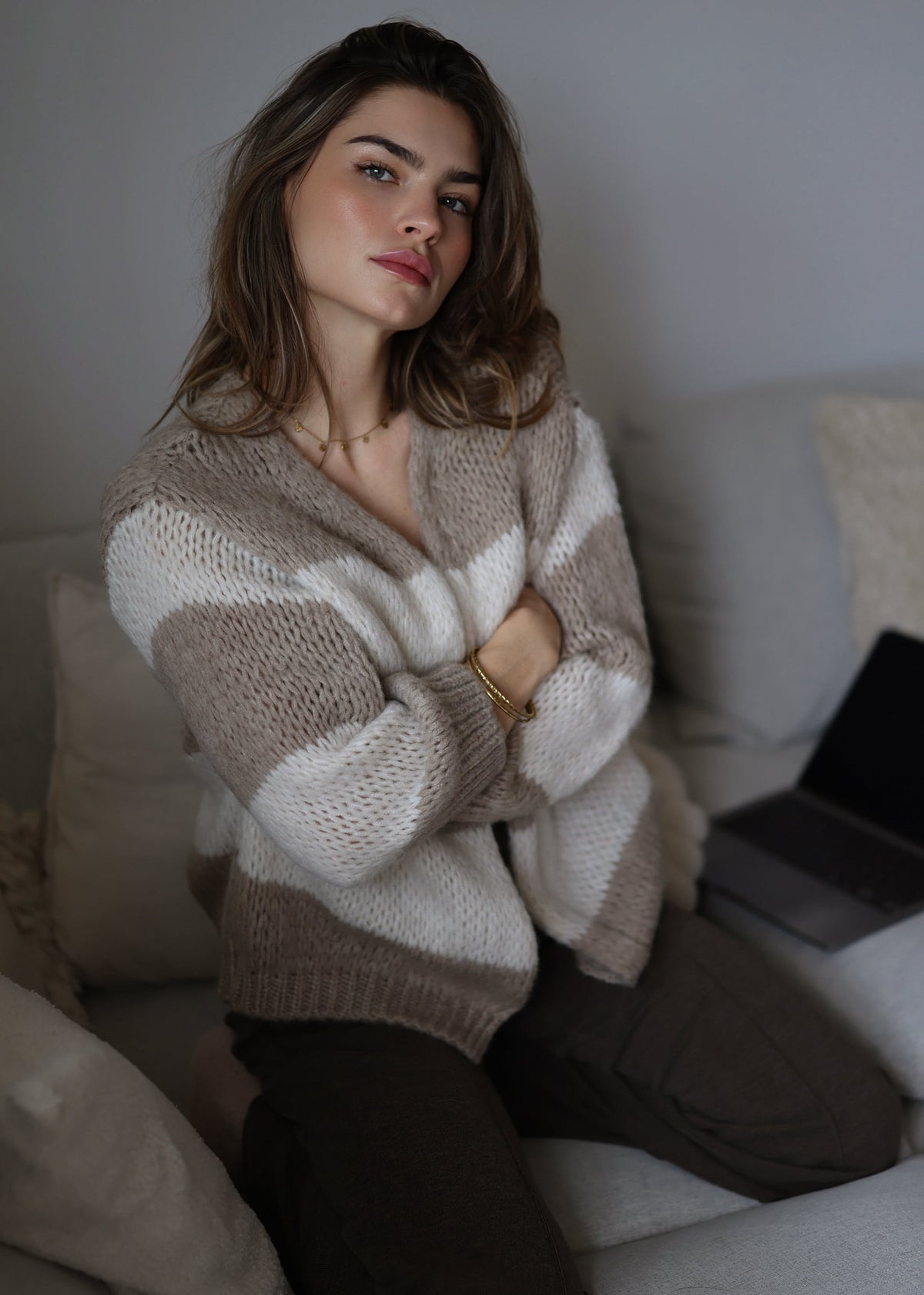Gestreifter oversize Cardigan - taupe