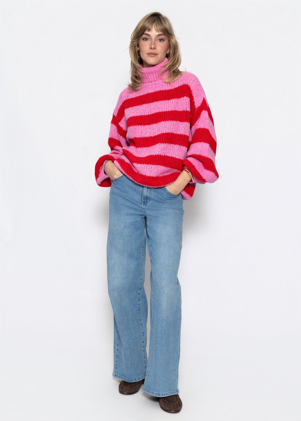 Gestreifter oversize Rollkragenpullover - rot-rosa