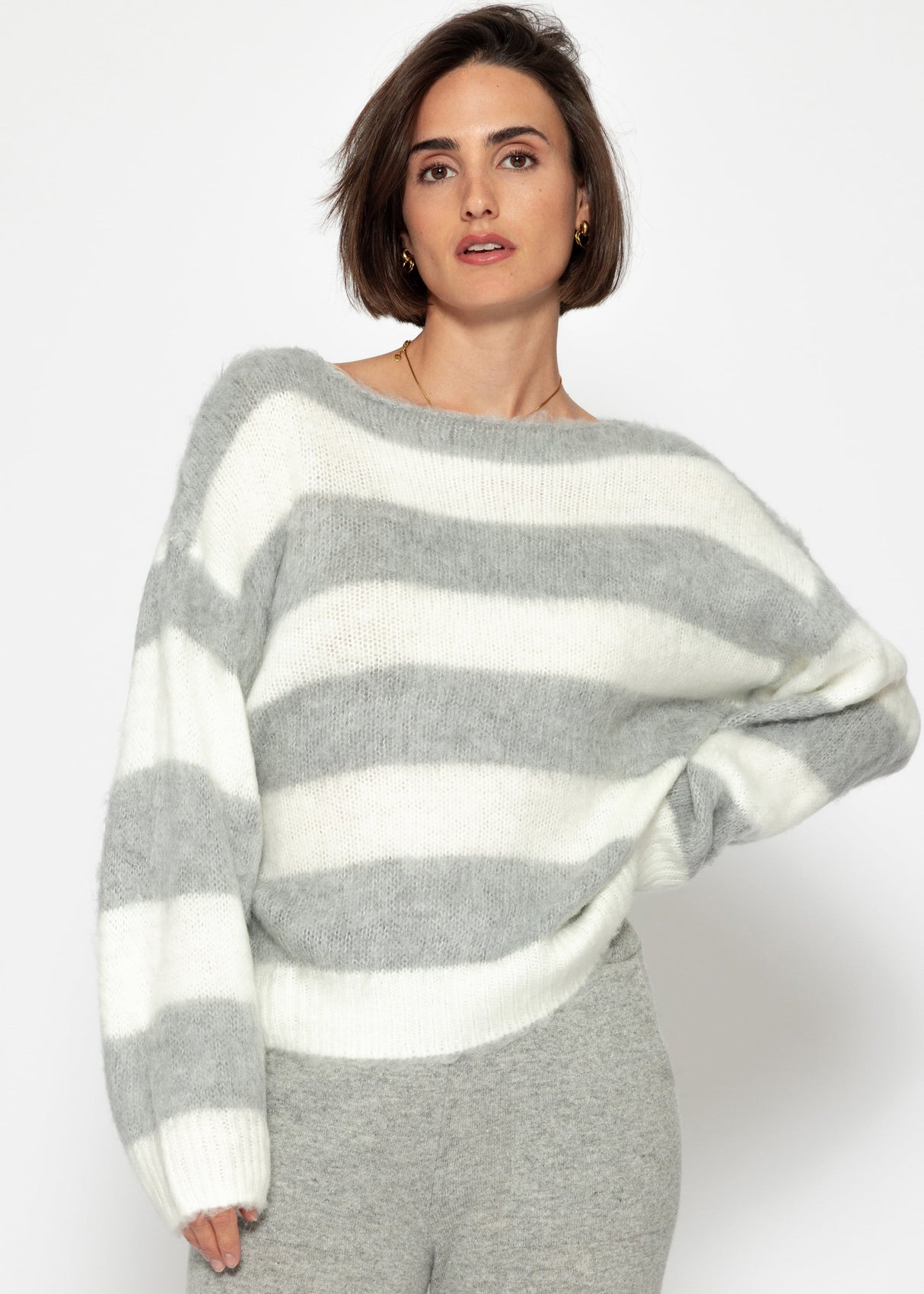 Gestreifter Pullover - grau-offwhite
