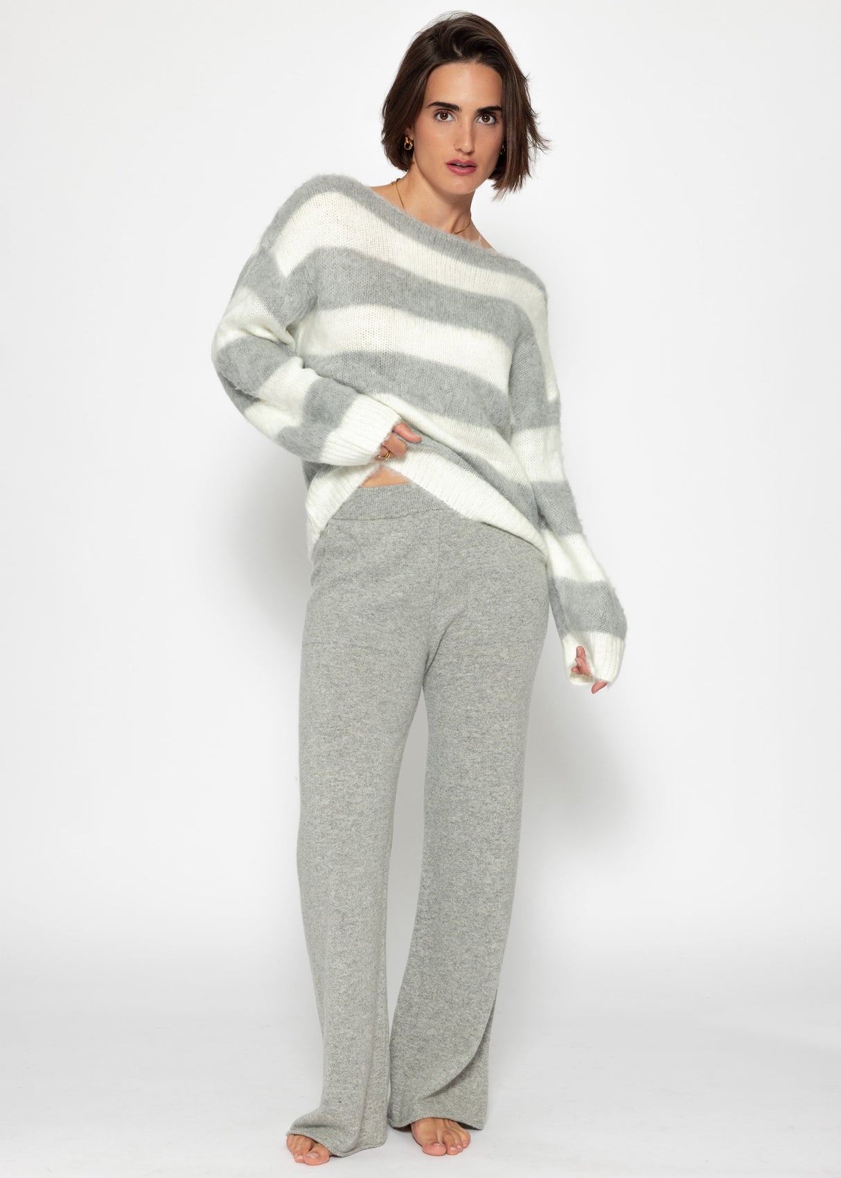 Gestreifter Pullover - grau-offwhite