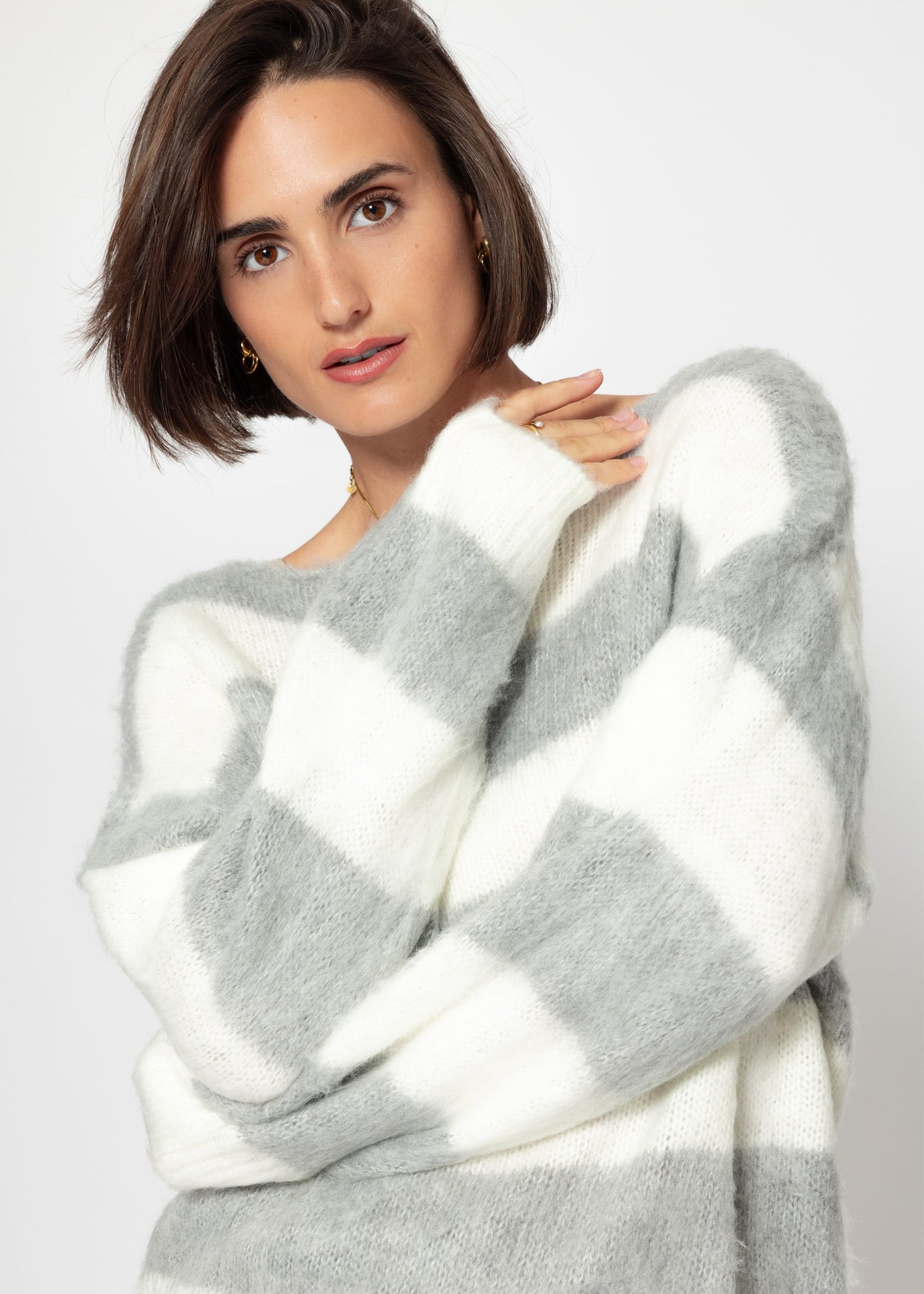 Gestreifter Pullover - grau-offwhite