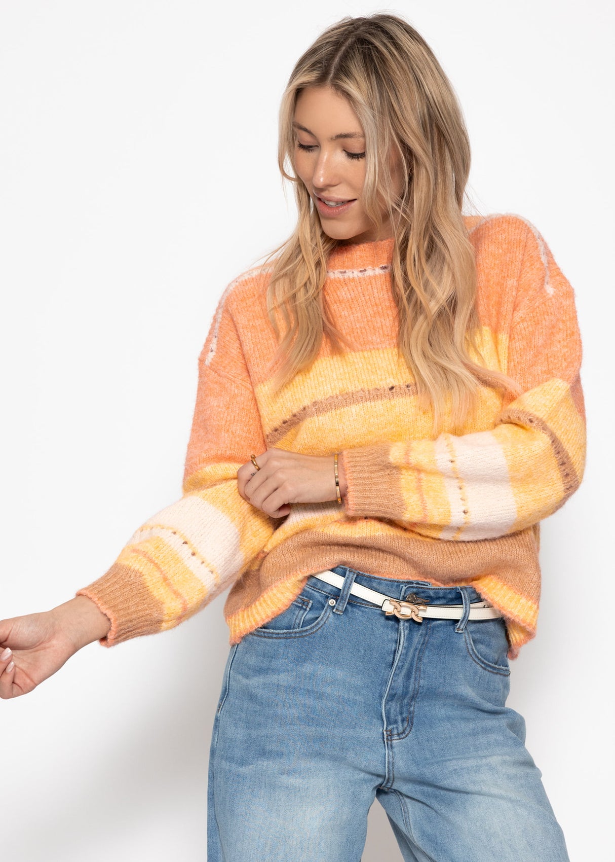 Gestreifter Pullover mit Loch-Strickmuster - gelb