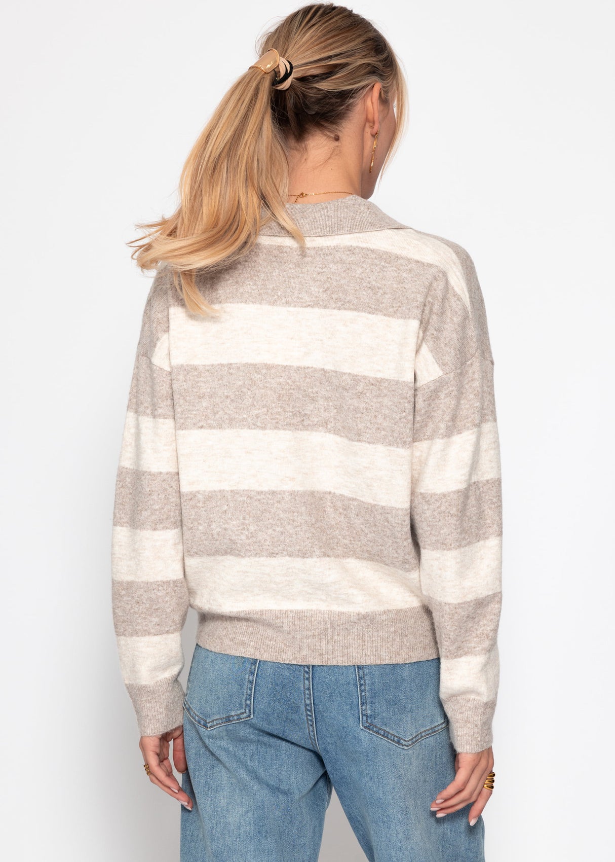 Gestreifter Pullover mit Polokragen - beige-taupe