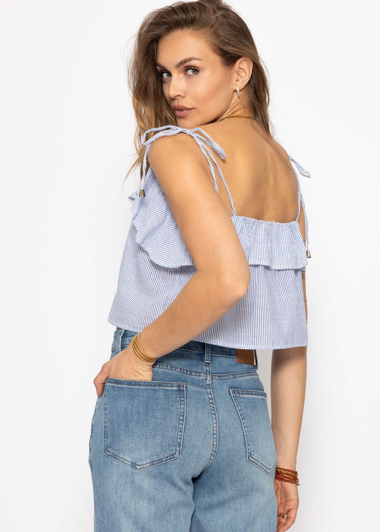Gestreiftes Top mit Volant - blau