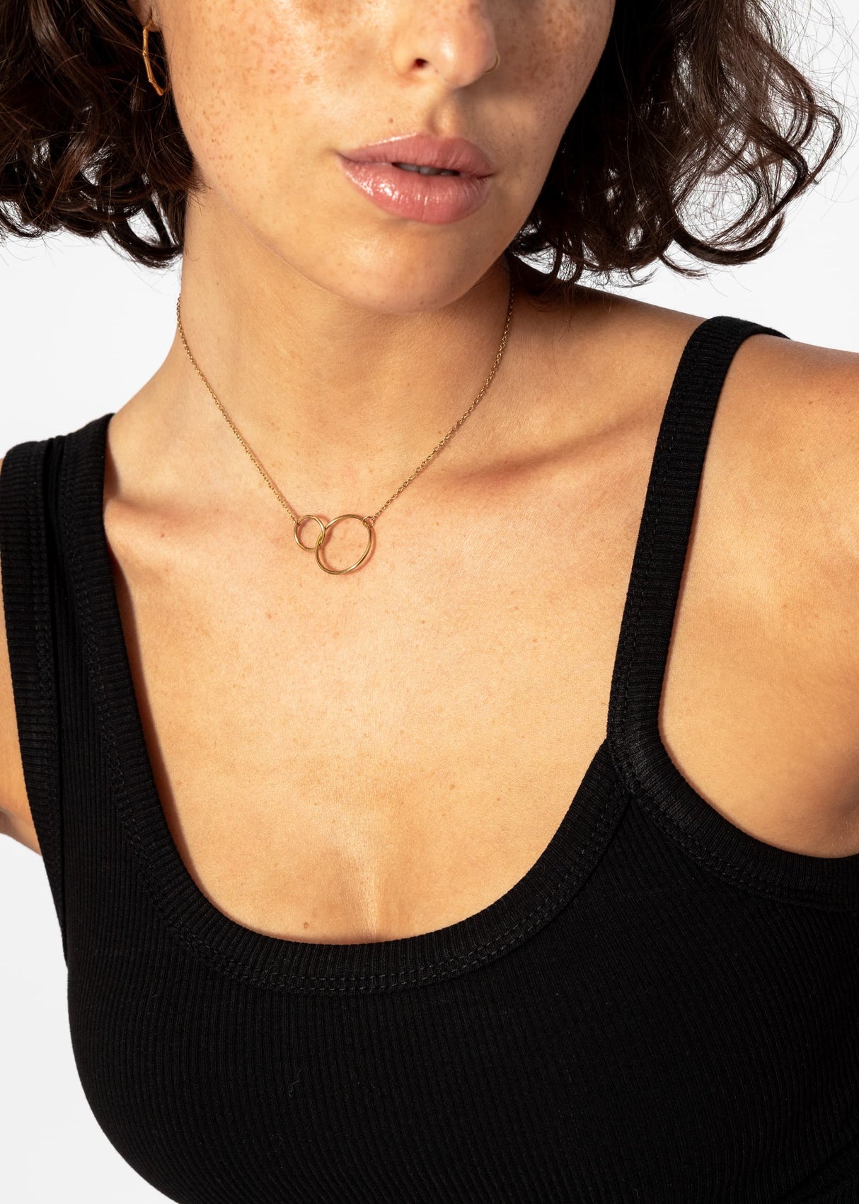 Necklace with 2 circles, gold