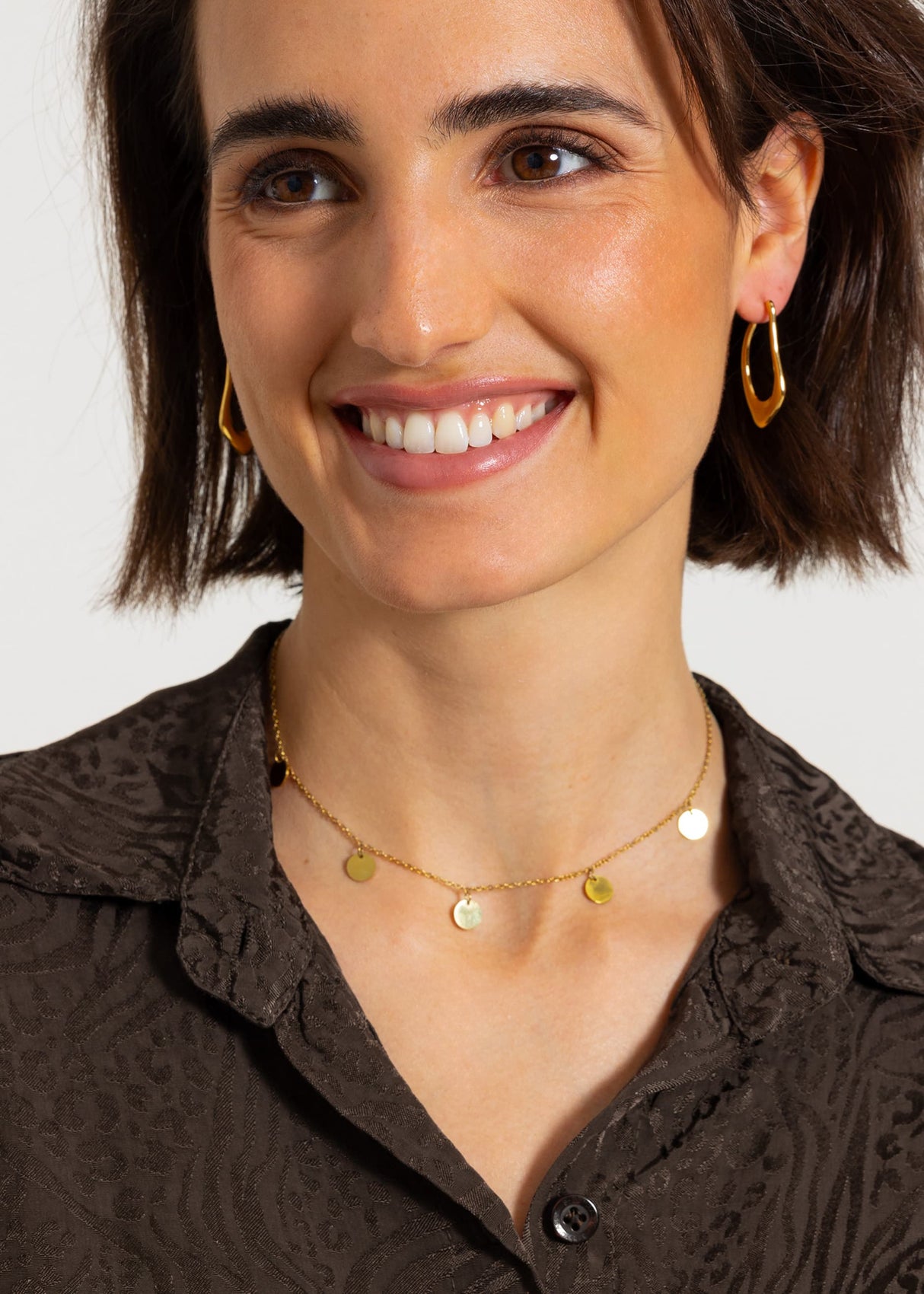 Necklace with round plates, gold