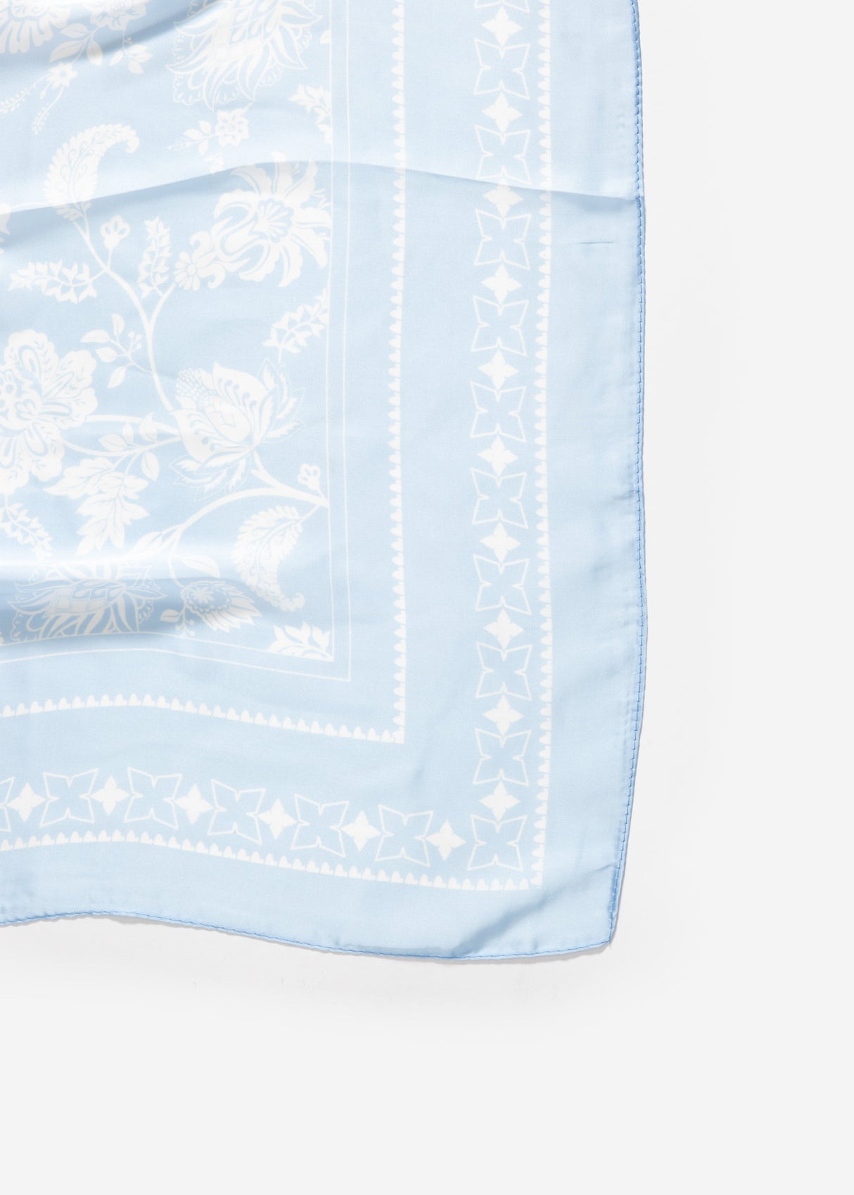 Floral patterned scarf - light blue