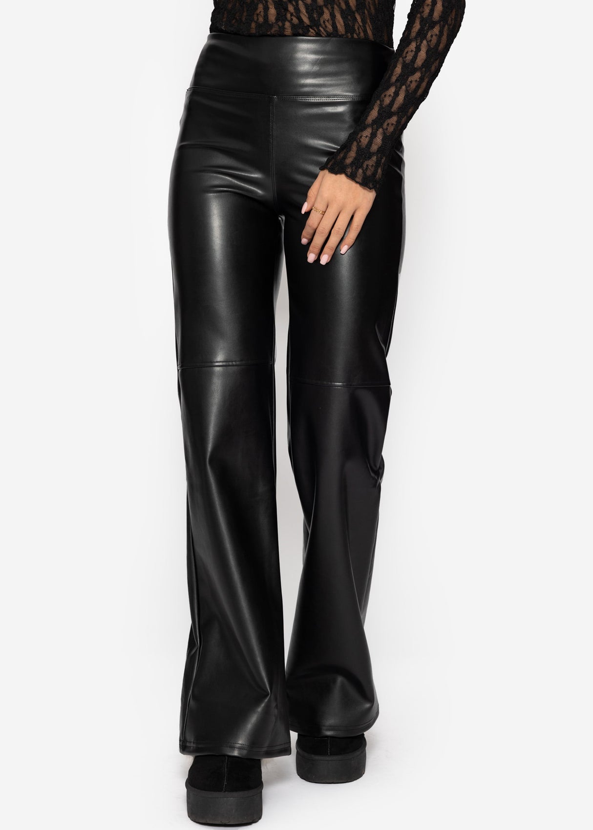 High-Rise Flared Thermo Kunstleder Leggings mit breitem Bund - schwarz