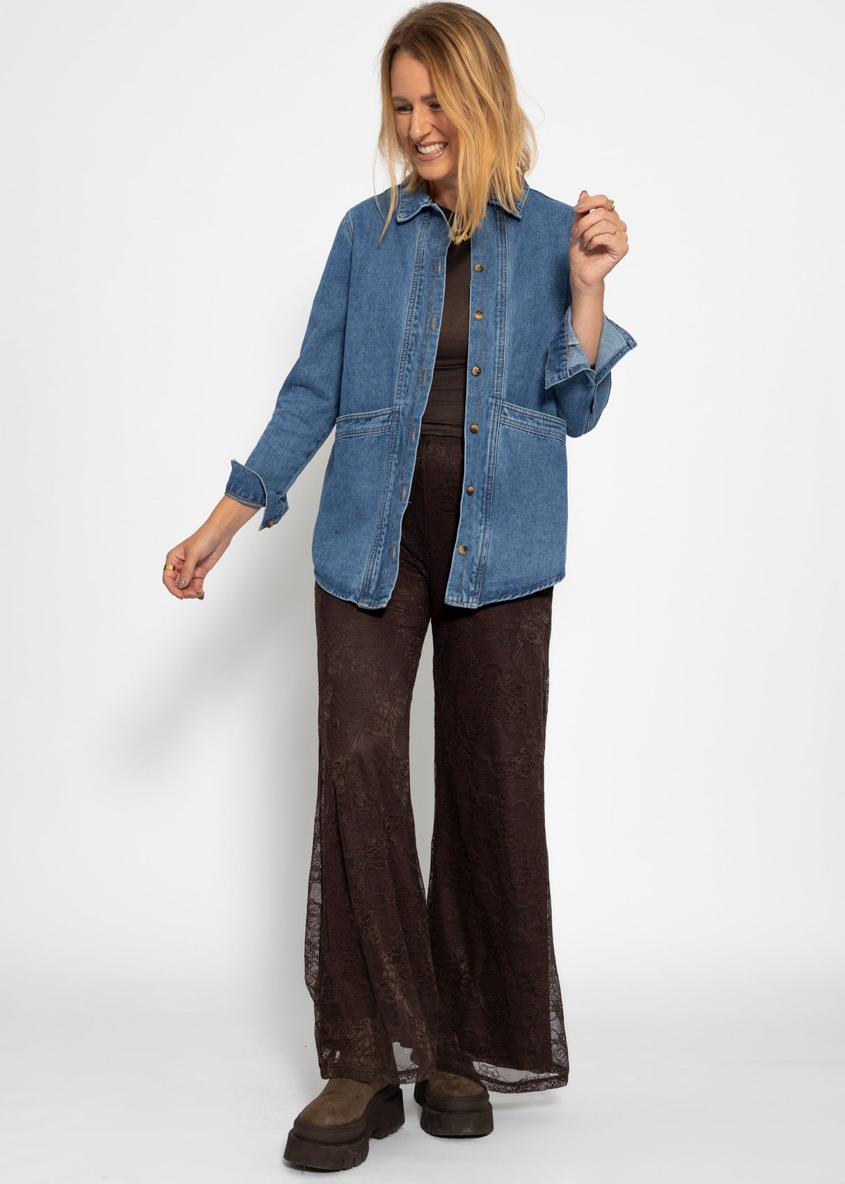 Hose aus Spitze mit weitem Bein - braun