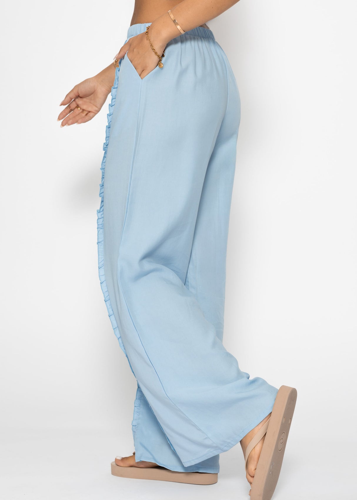 Hose mit weitem Bein und Rüschendetail - hellblau