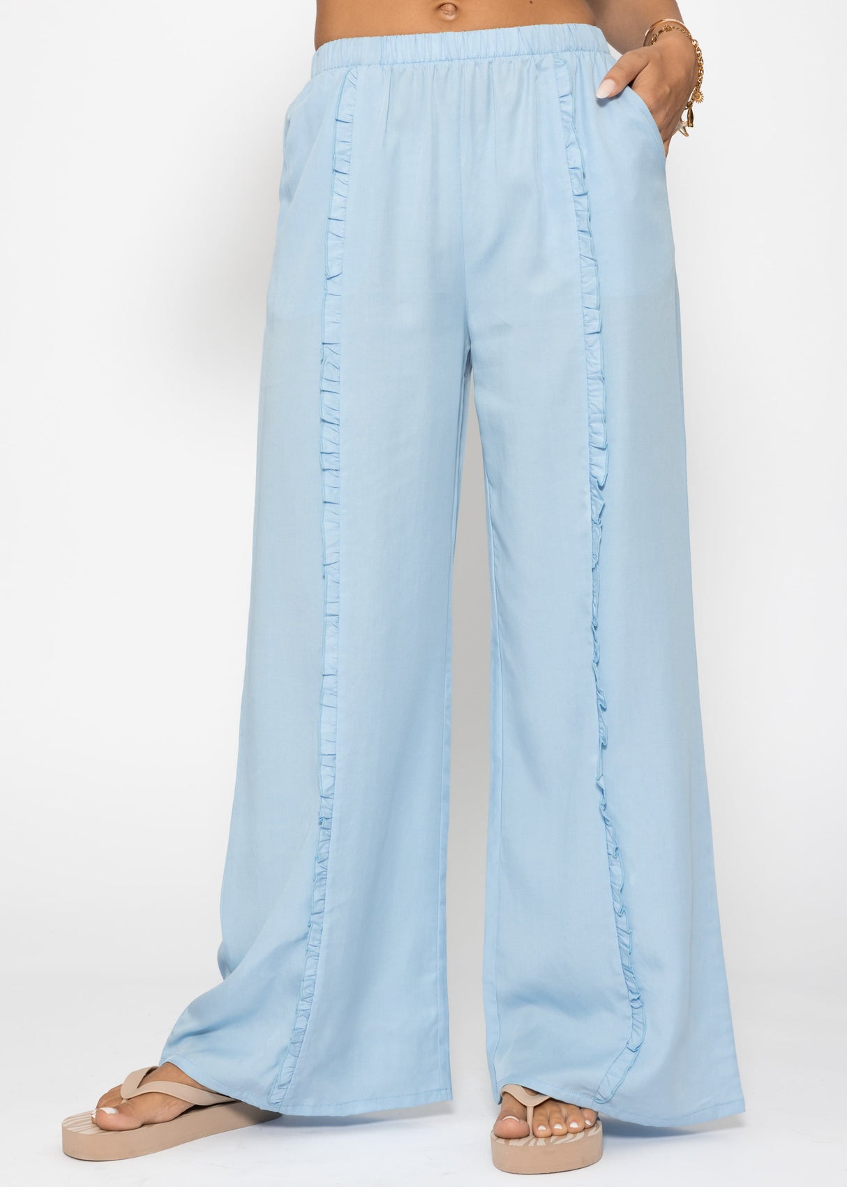 Hose mit weitem Bein und Rüschendetail - hellblau