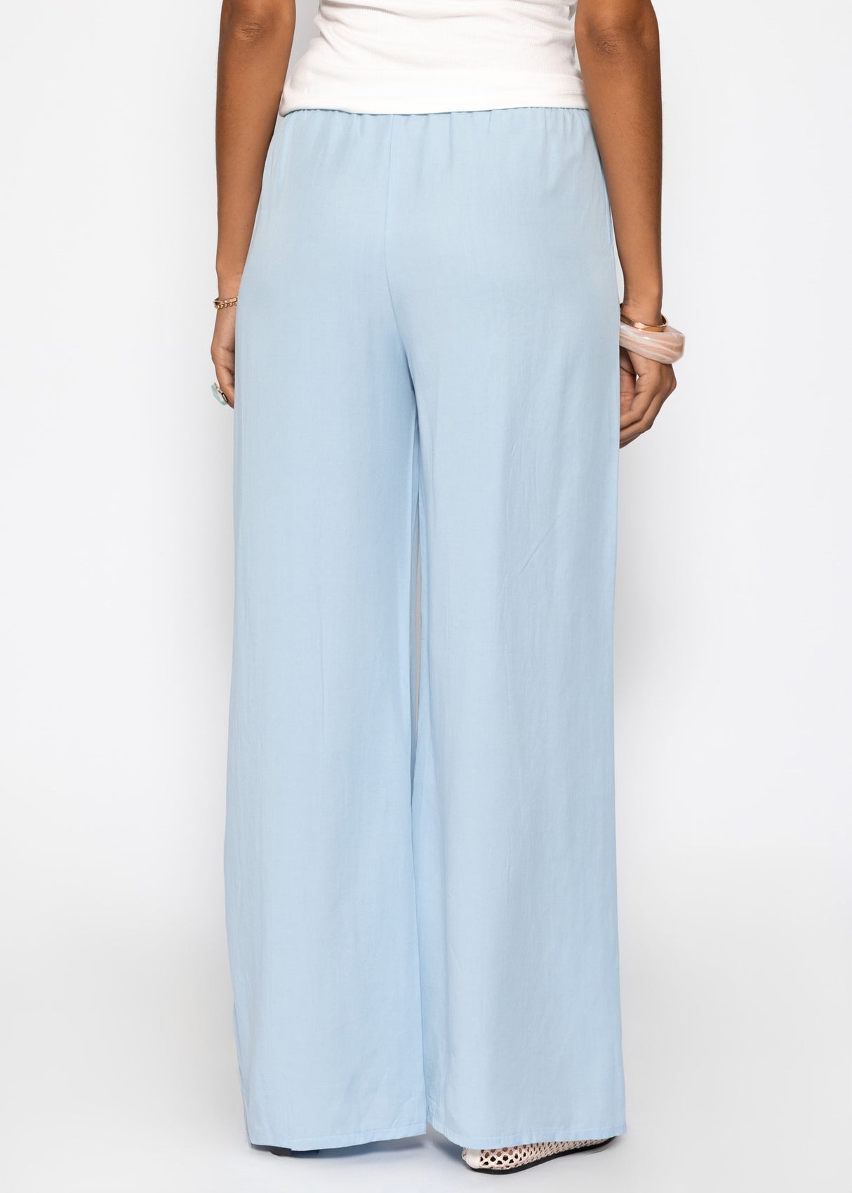 Hose mit weitem Bein und Rüschendetail - hellblau
