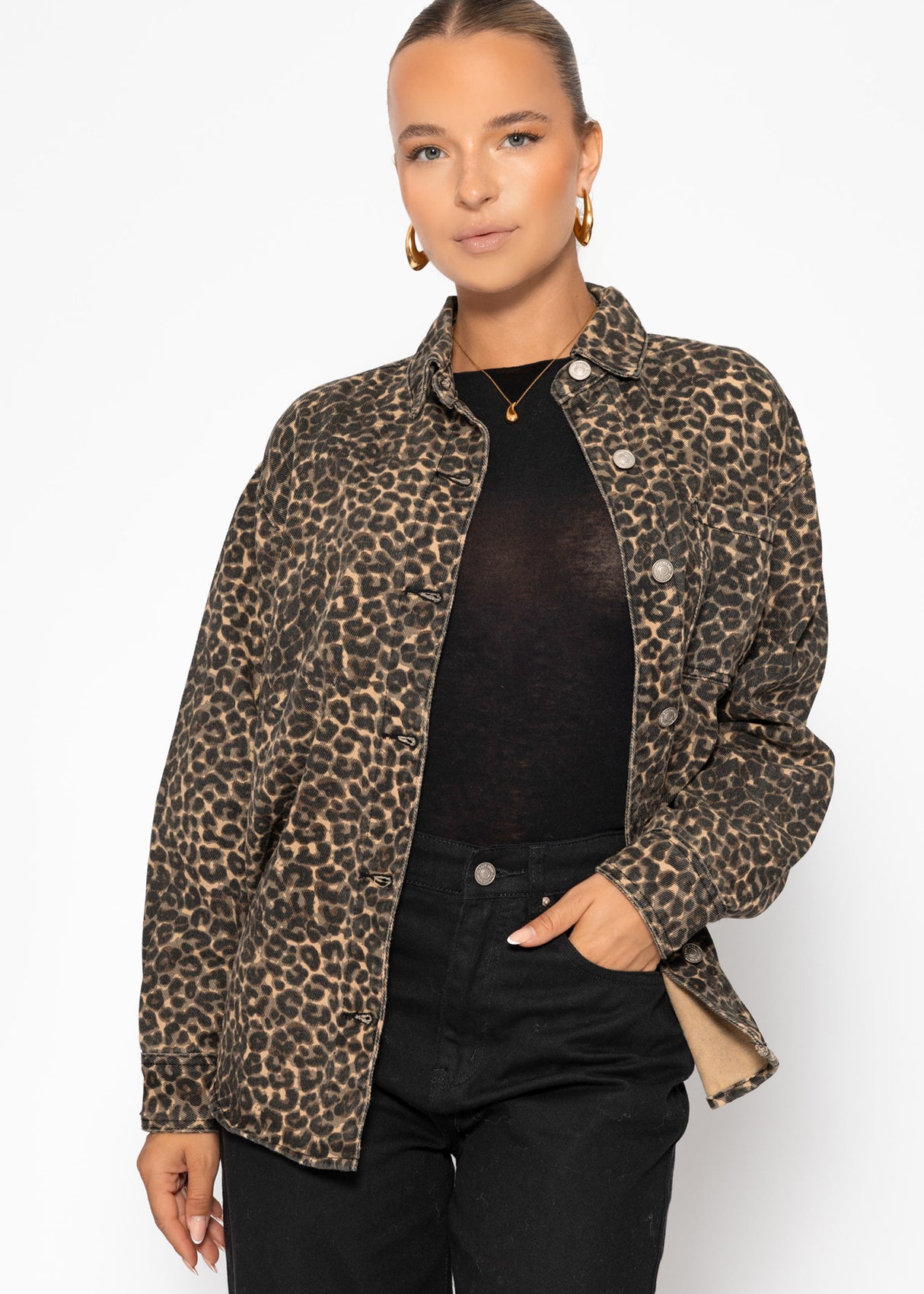 Shirt jacket made of jeans with Leo print - beige