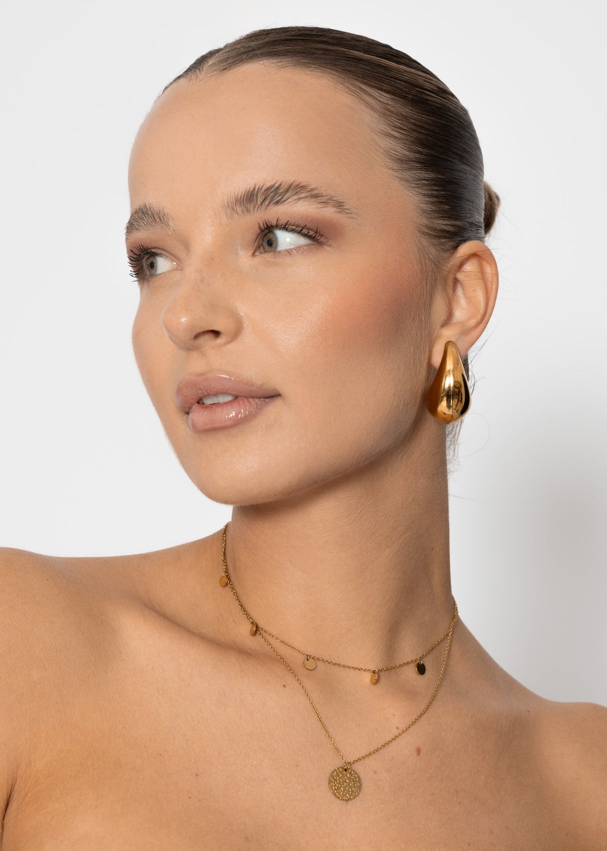 Combined necklace with pendant and delicate plates, gold