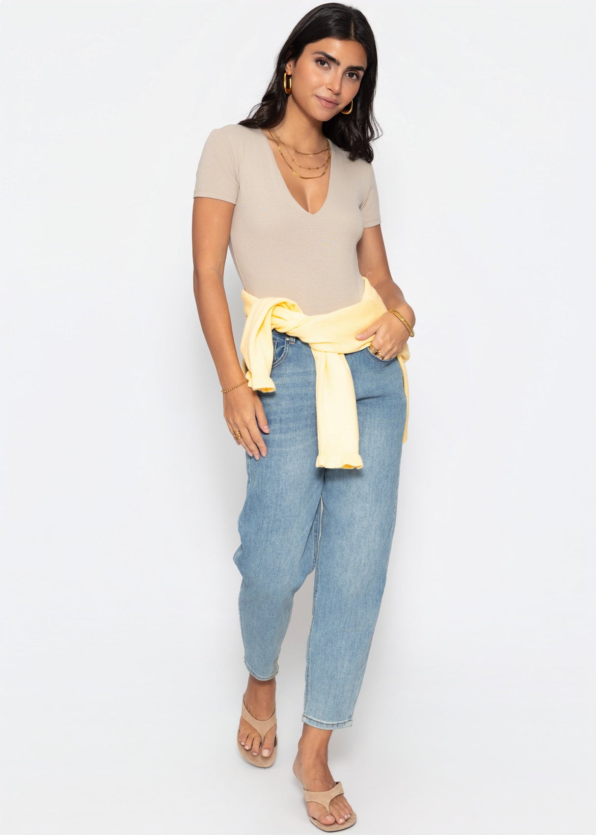 Kurzarm Body mit V-Ausschnitt - beige