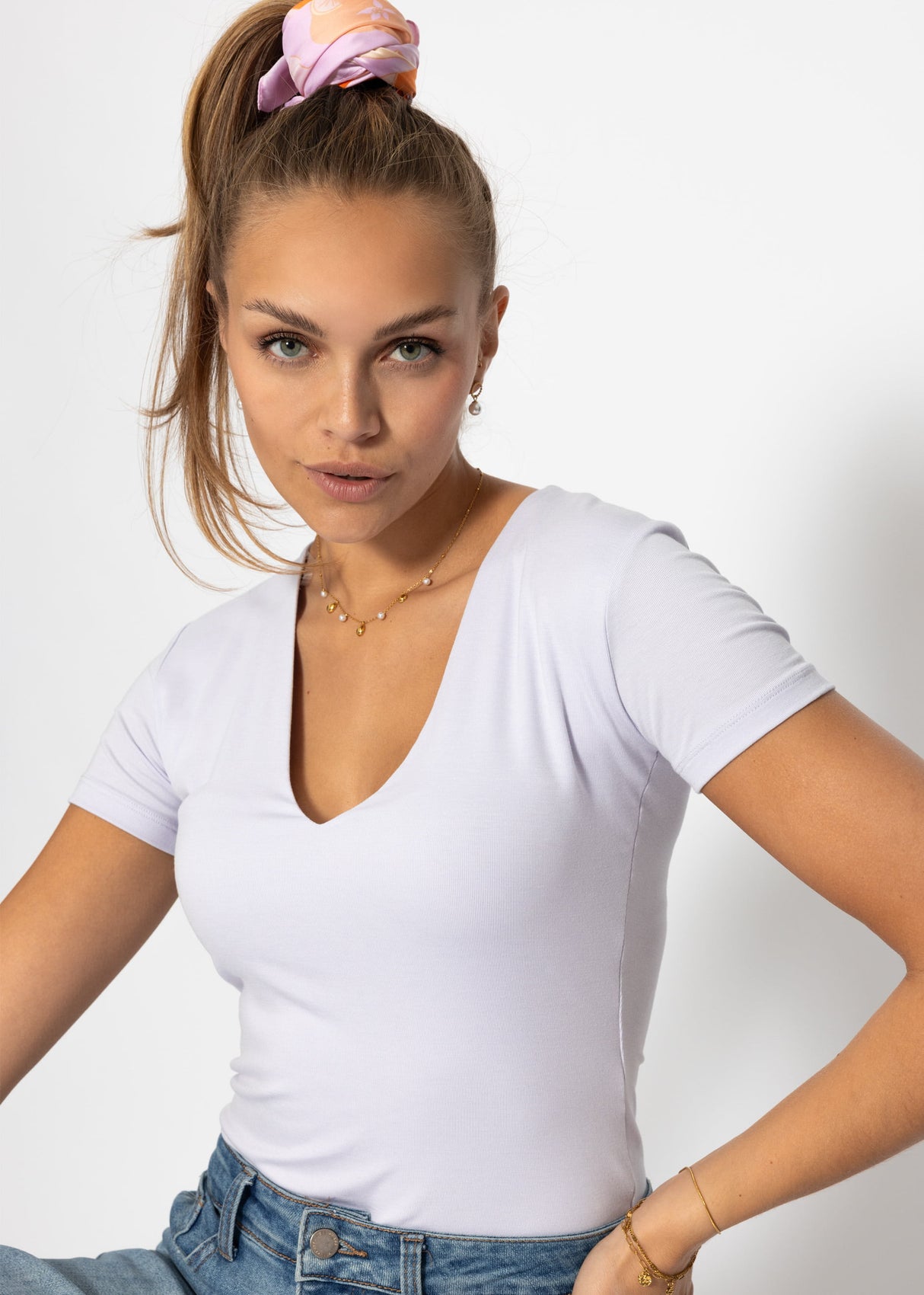 Short sleeve bodysuit with V-neck - lilac