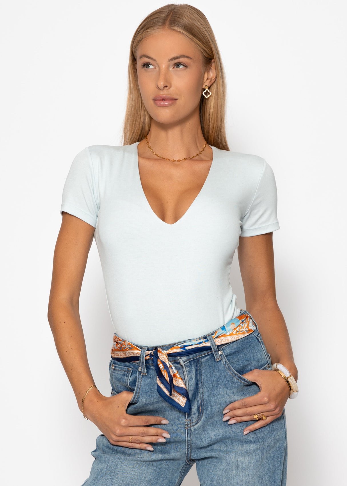 Kurzarm Body mit V-Ausschnitt - hellblau