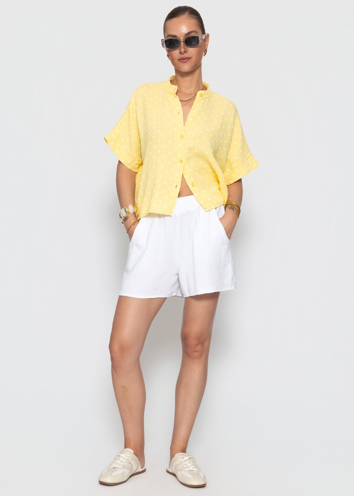 Kurzarm Musselin Bluse mit Punkten - gelb
