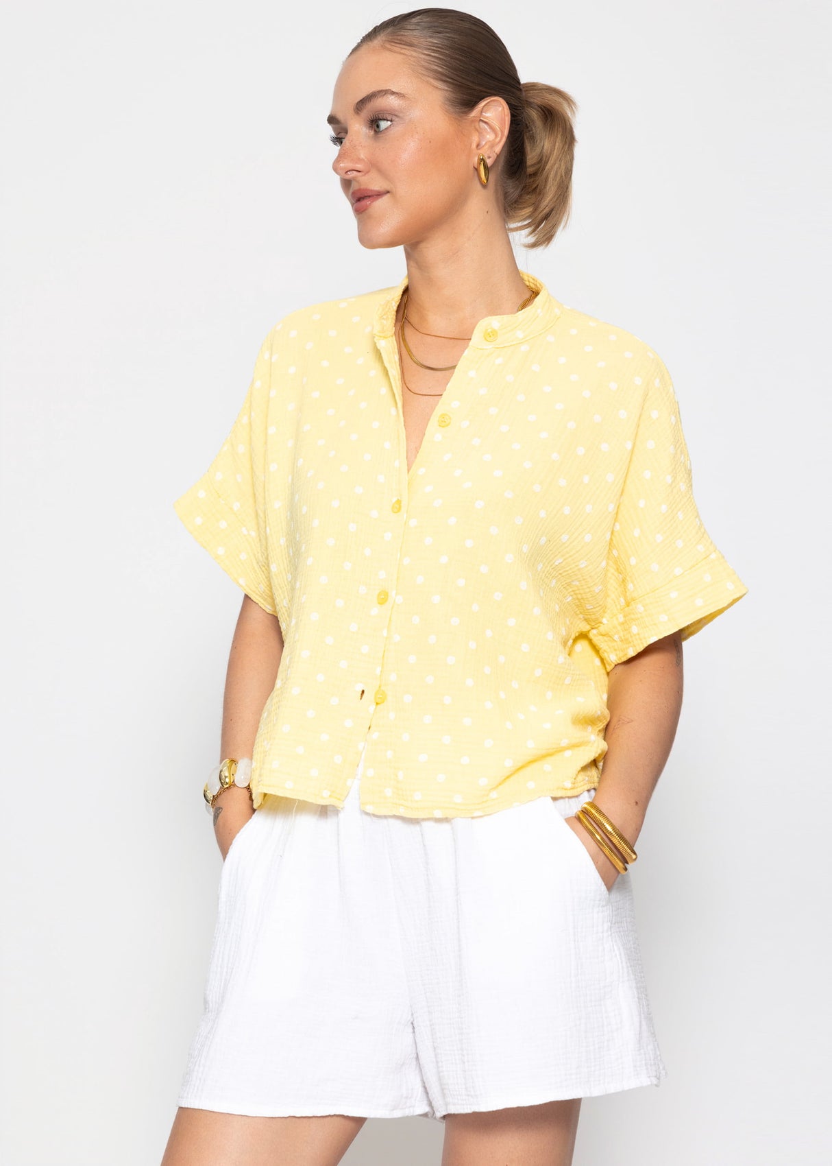 Kurzarm Musselin Bluse mit Punkten - gelb