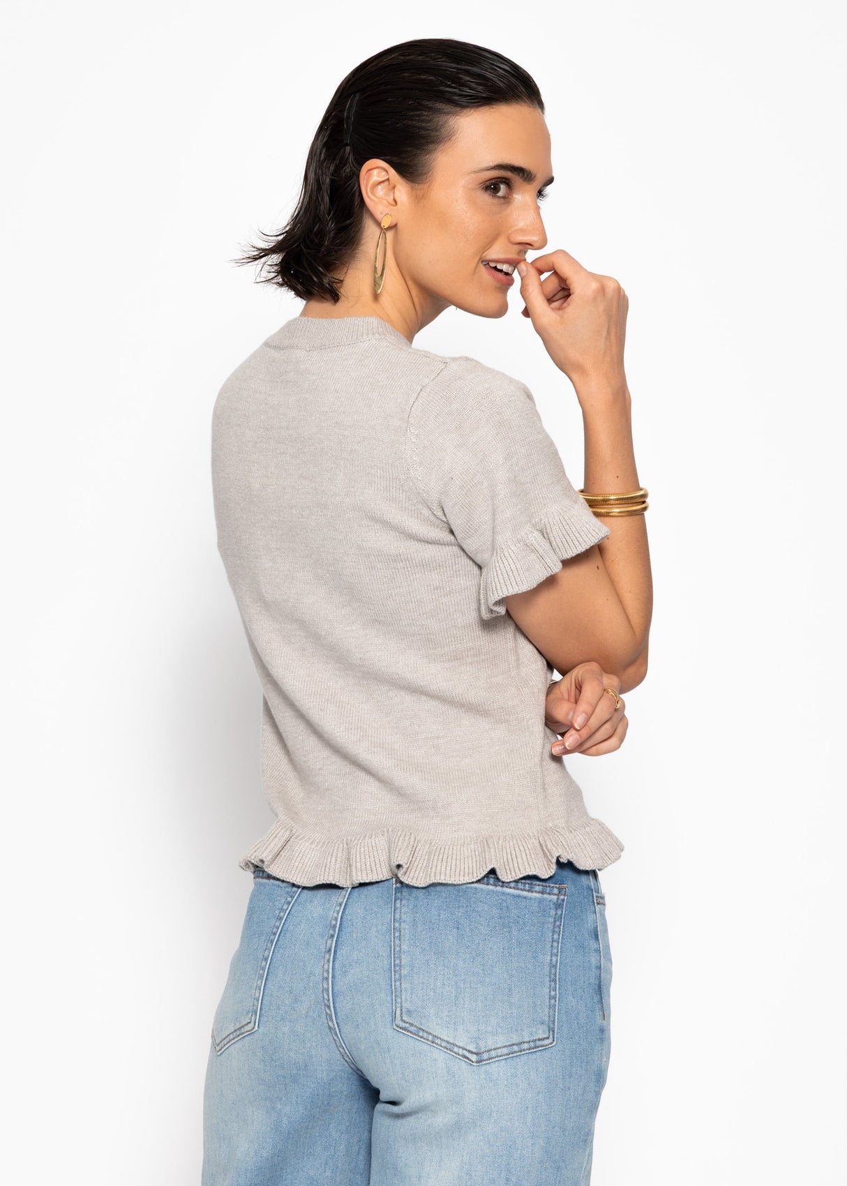 Short-sleeved sweater with ruffles - taupe