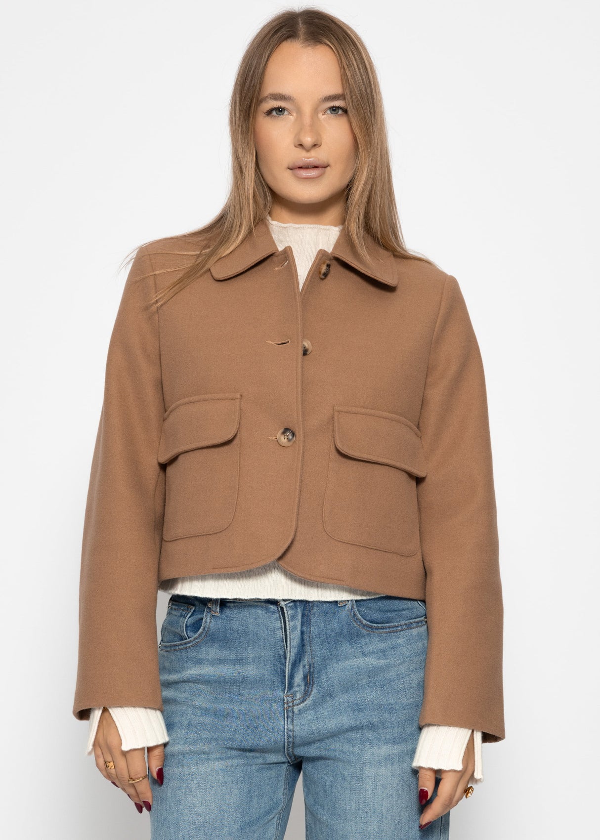 Short jacket with patch pockets - camel
