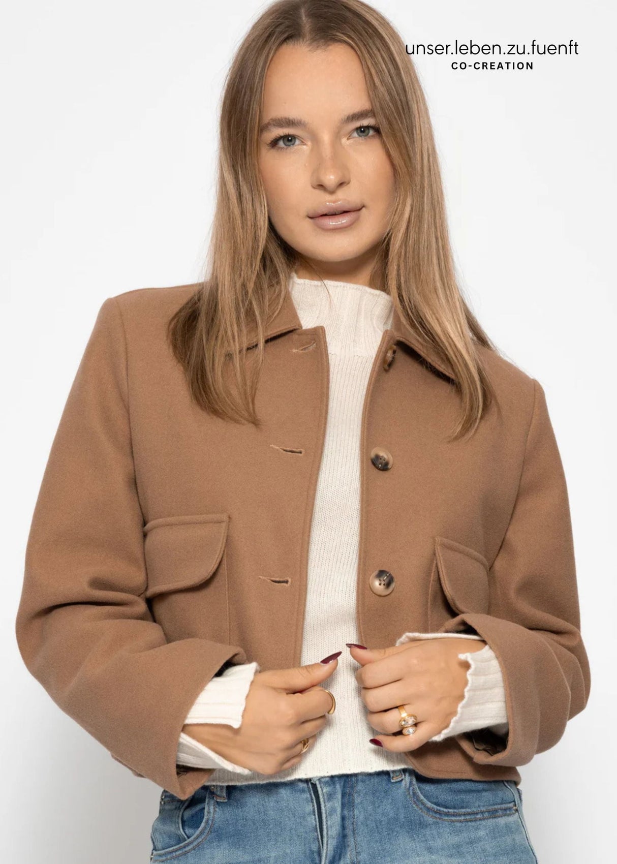 Short jacket with patch pockets - camel