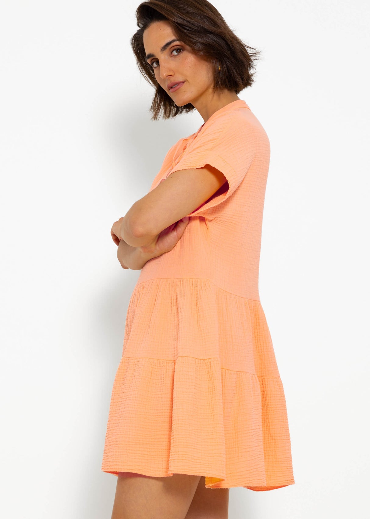 Short muslin dress with flounces - peach