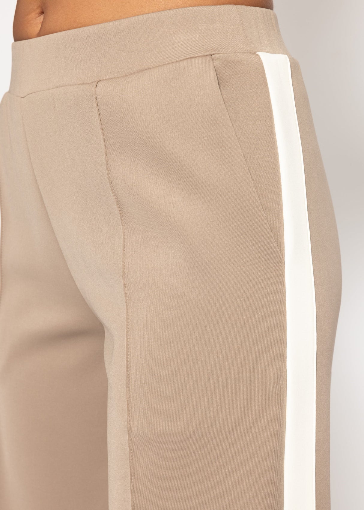 Casual Hose mit weißen Seitenstreifen - taupe