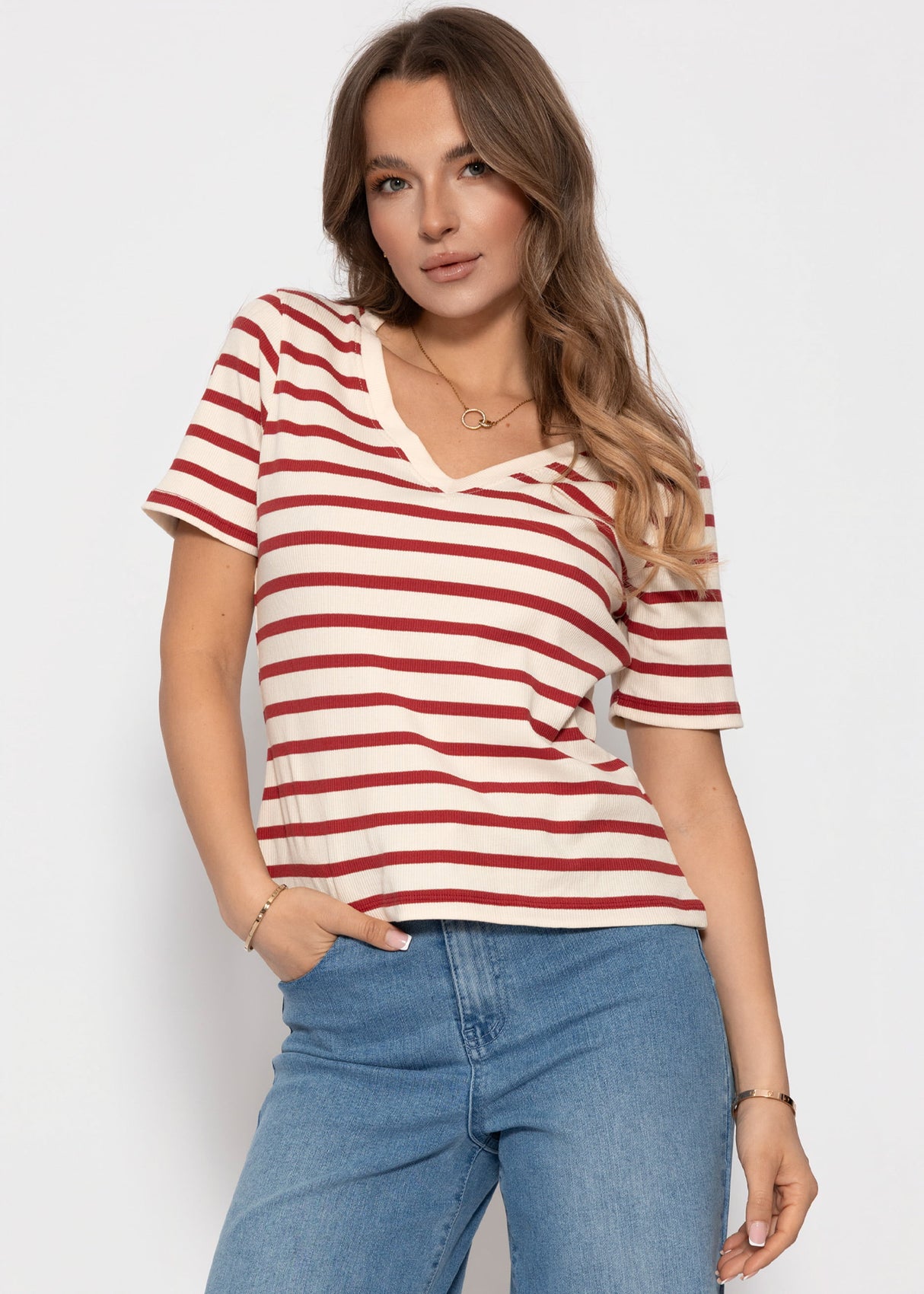 Lässiges Ripp T-Shirt mit V-Ausschnitt - rot-weiß