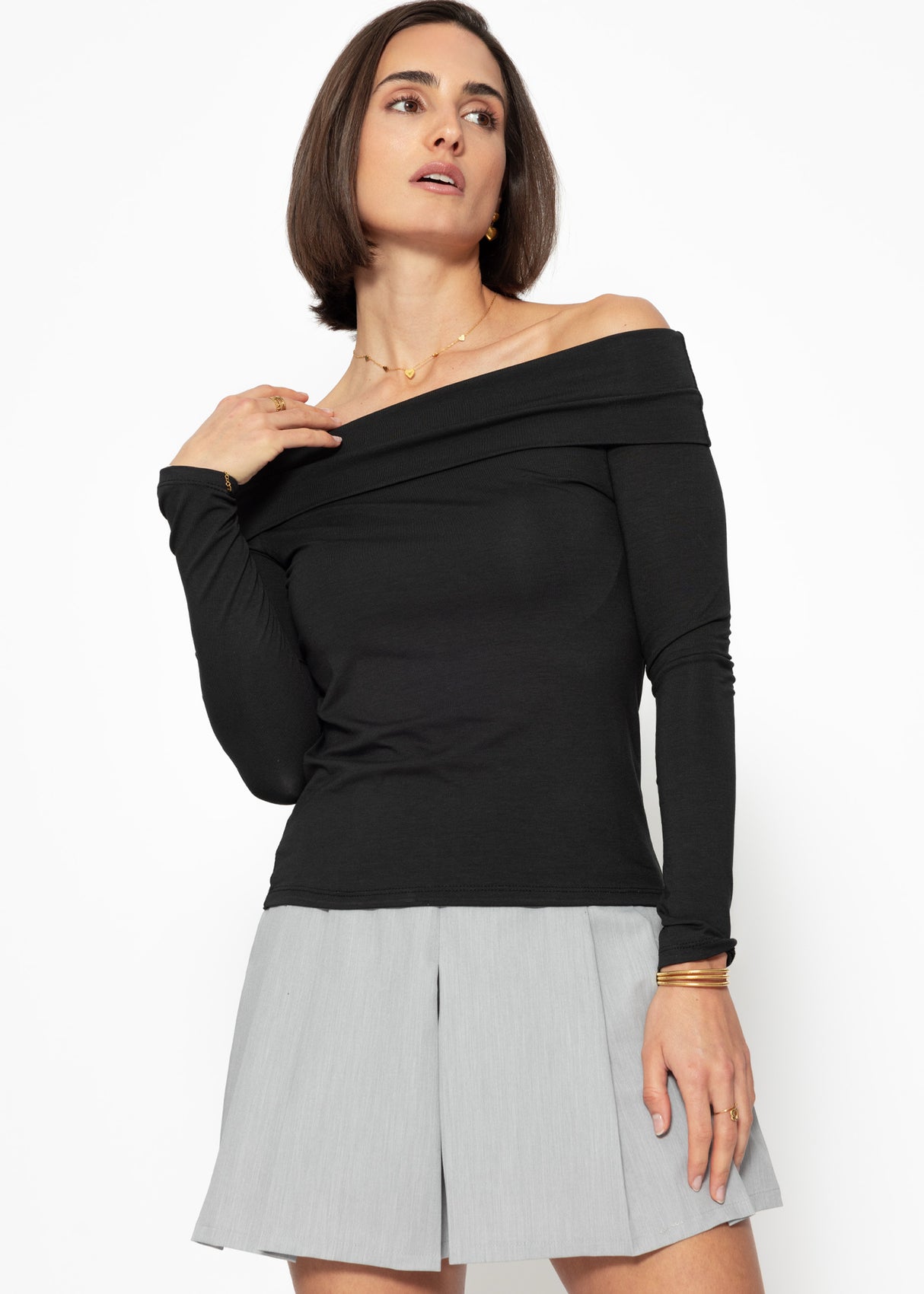 Long-sleeved shirt with Carmen neckline - black
