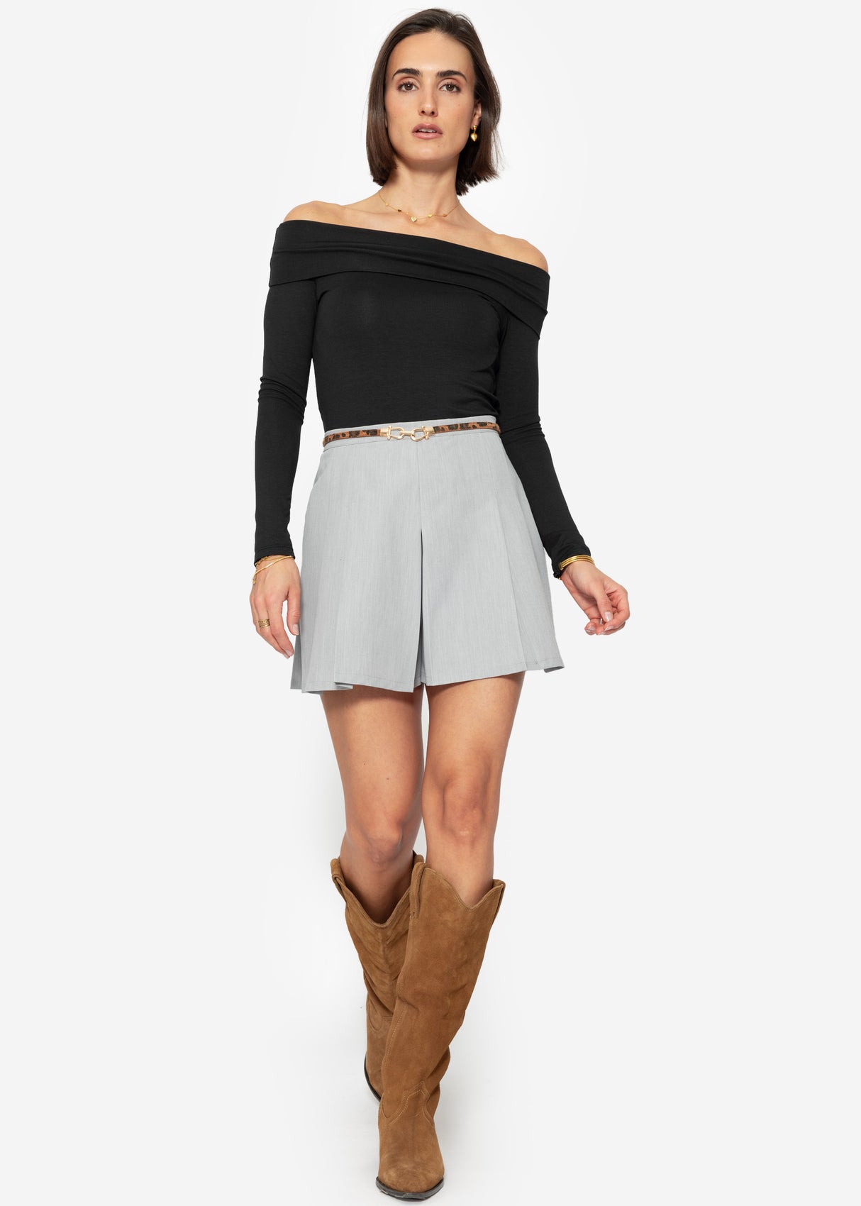 Long-sleeved shirt with Carmen neckline - black