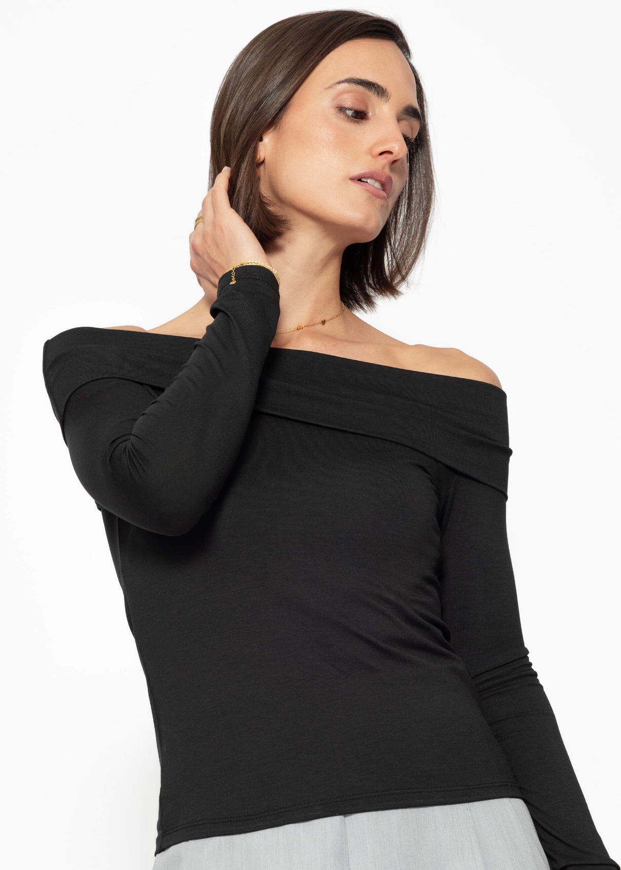 Long-sleeved shirt with Carmen neckline - black