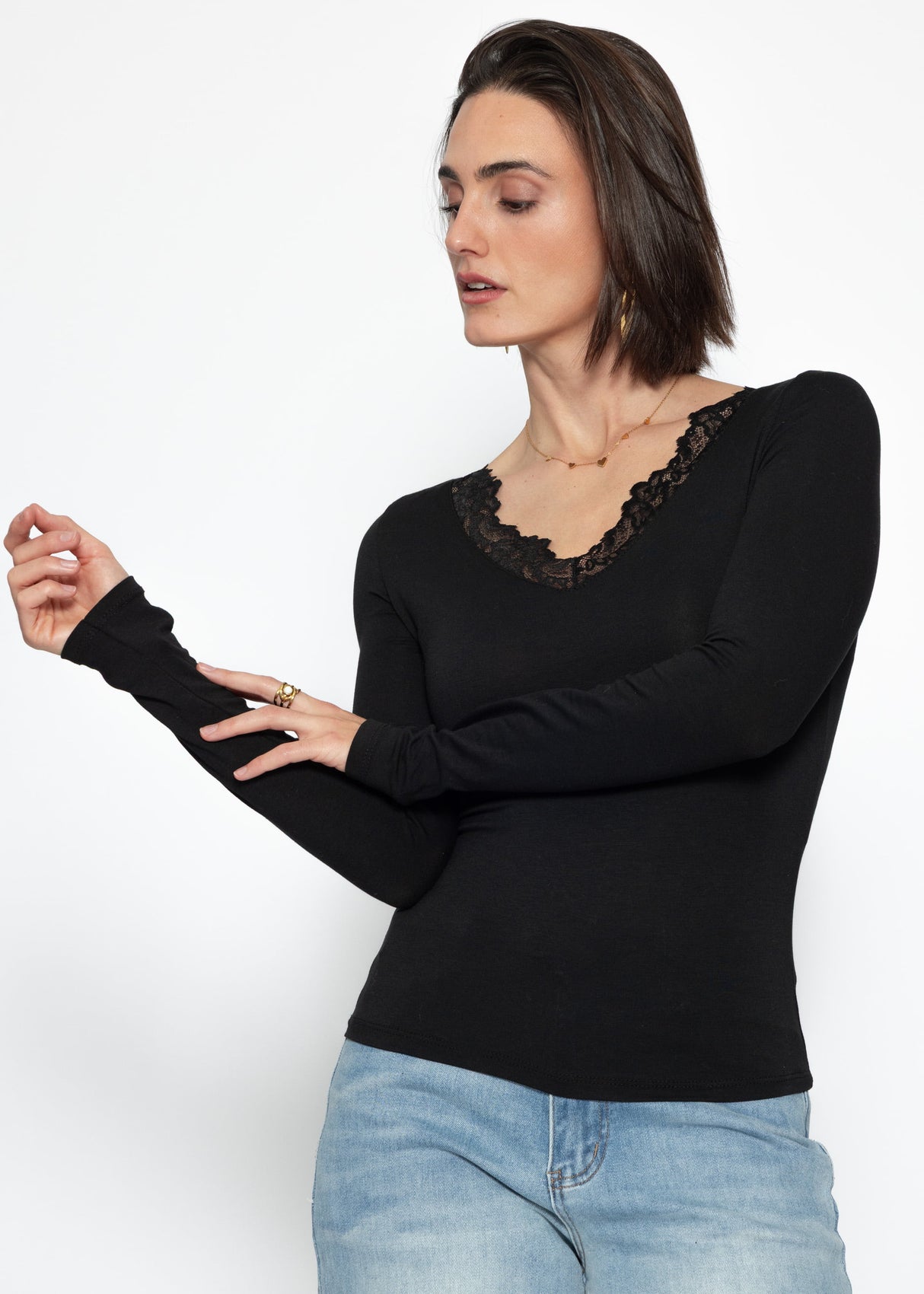 Long-sleeved shirt with lace neckline - black