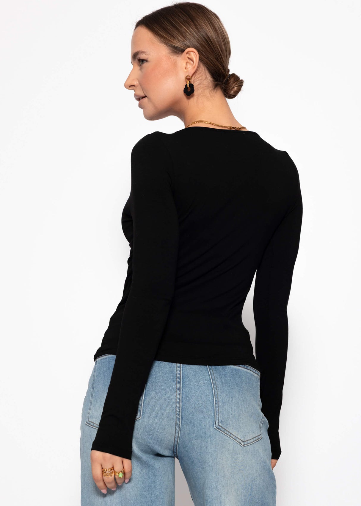 Langarmshirt mit Spitzenausschnitt - schwarz