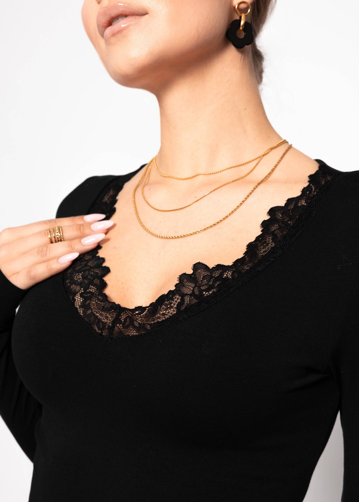 Langarmshirt mit Spitzenausschnitt - schwarz