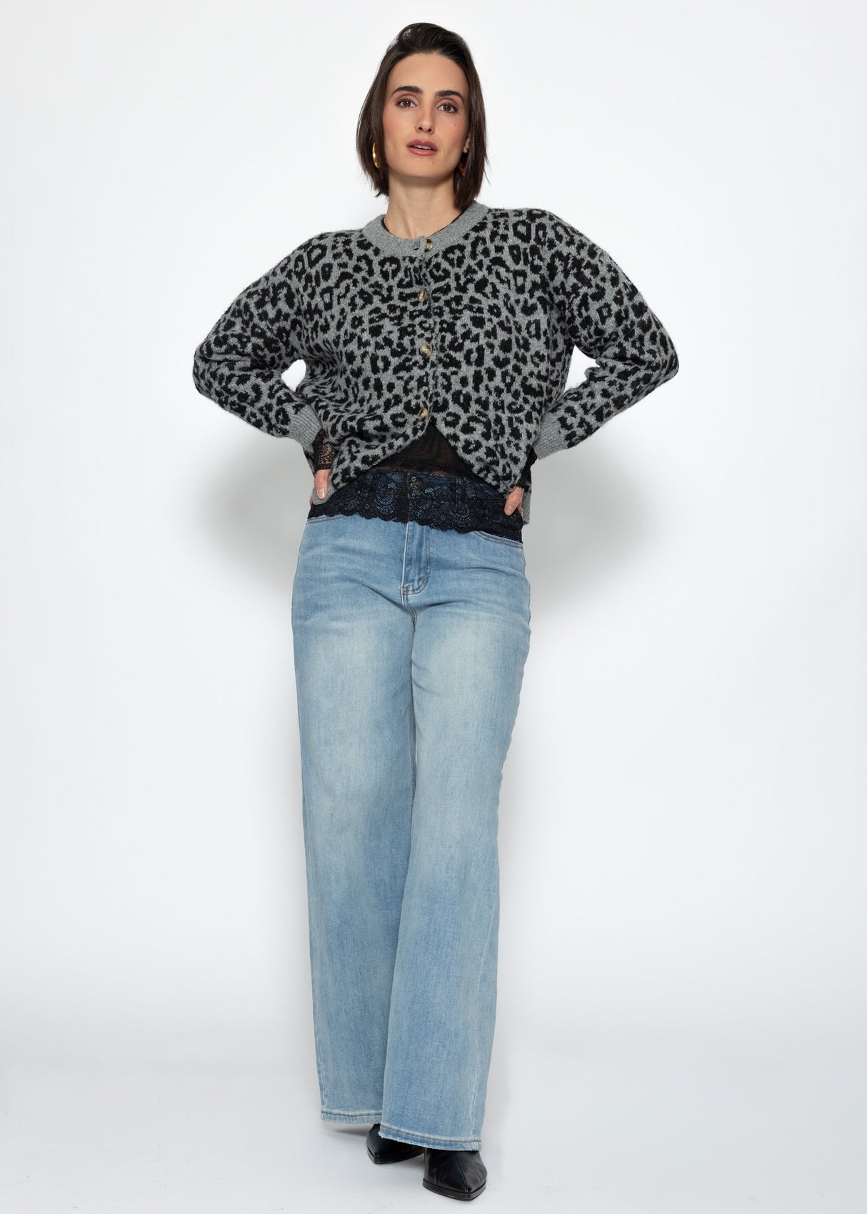 Transparentes Langarmshirt mit Spitzenborte und Kaschmiranteil - schwarz