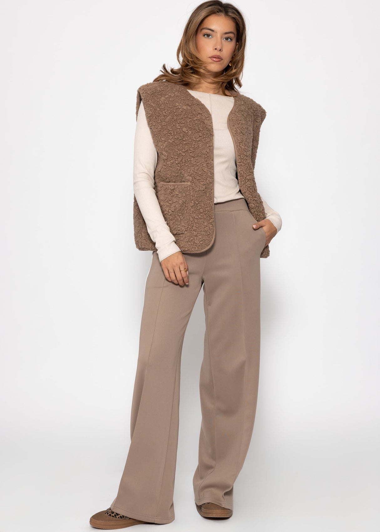 Langarmshirt mit Ziernähten - beige