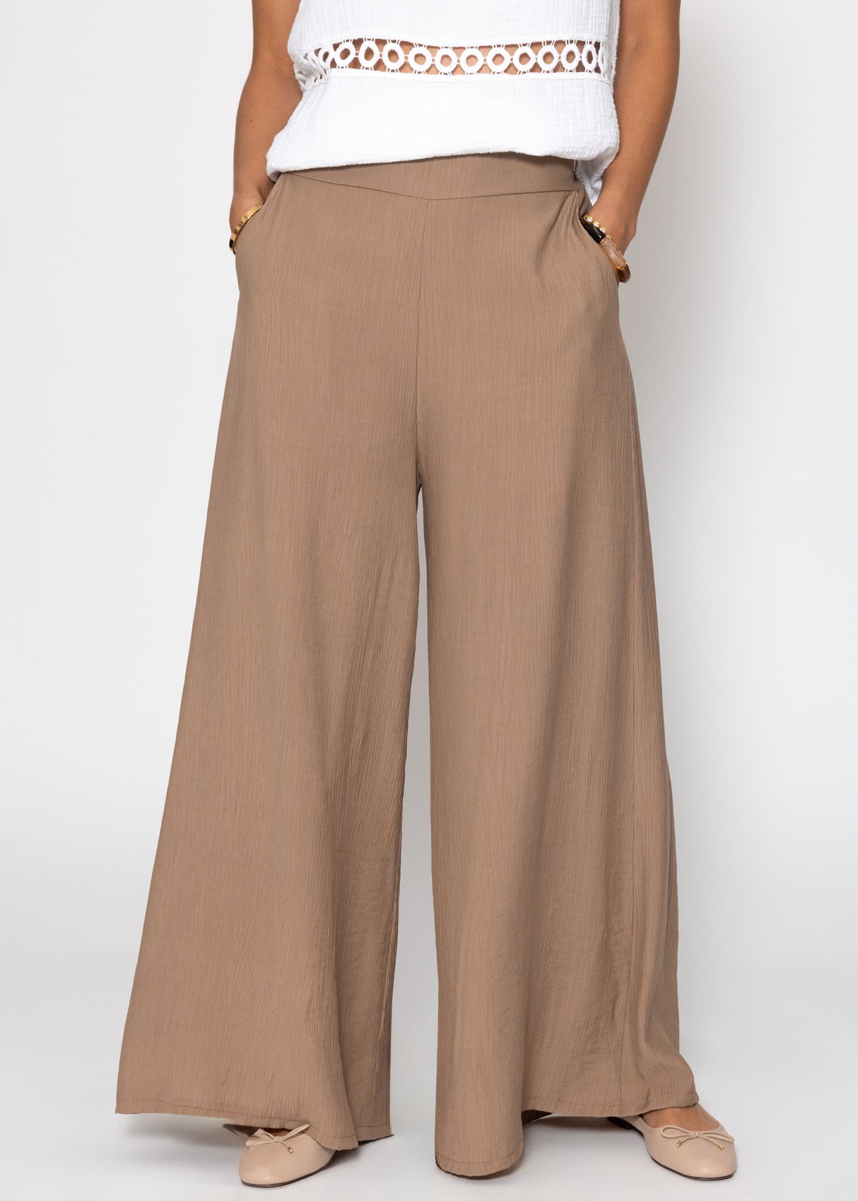 Lässige Hose in Crincle-Optik - hellbraun