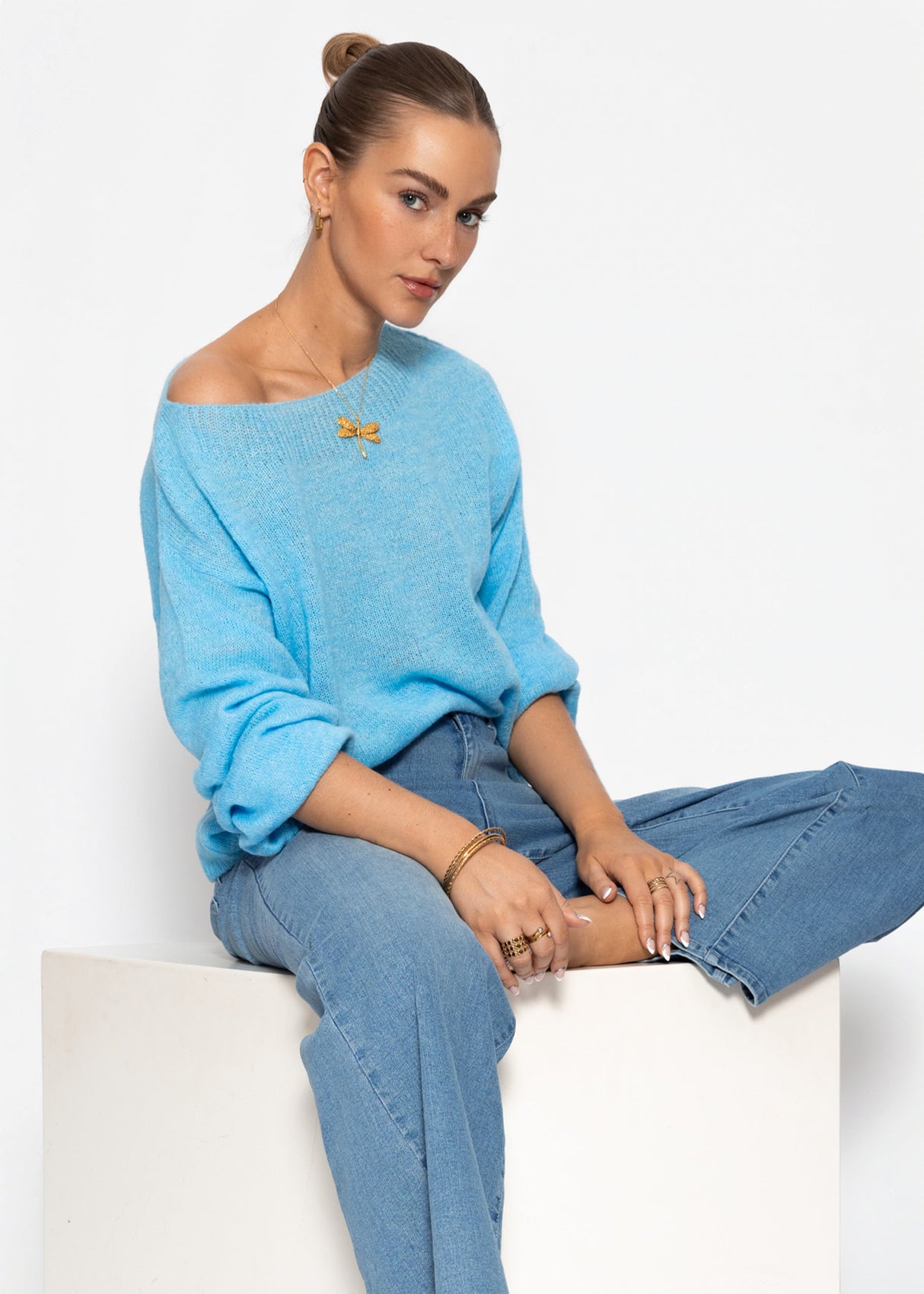 Leicht transparenter Feinstrickpullover - hellblau