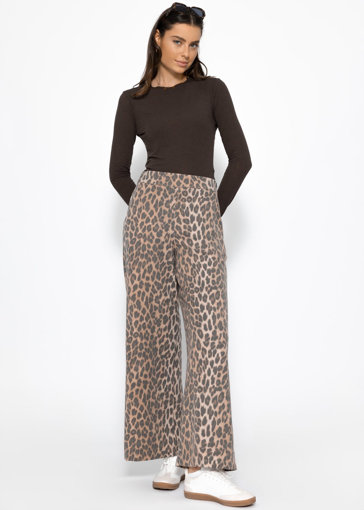 Lightweight, slightly transparent long-sleeved shirt with cashmere blend – dark brown