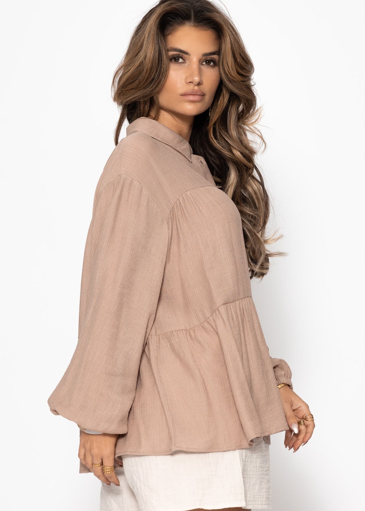 Leichte Bluse mit Volants - taupe