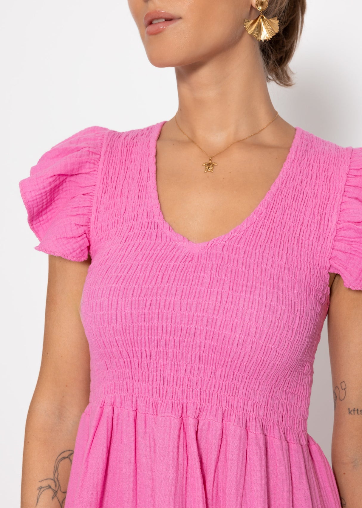 Maxi Musselin Kleid mit Volants und Flügelärmel - pink