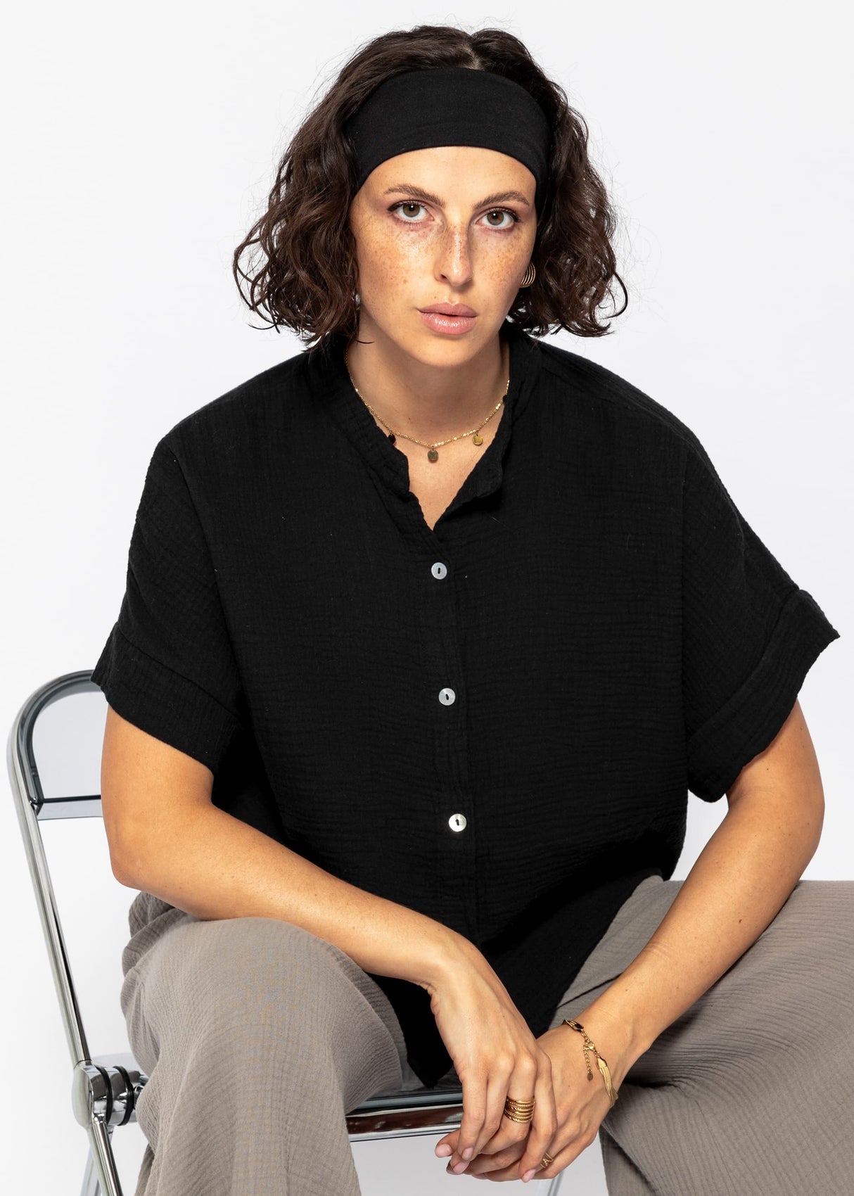 Muslin blouse with short sleeves - black