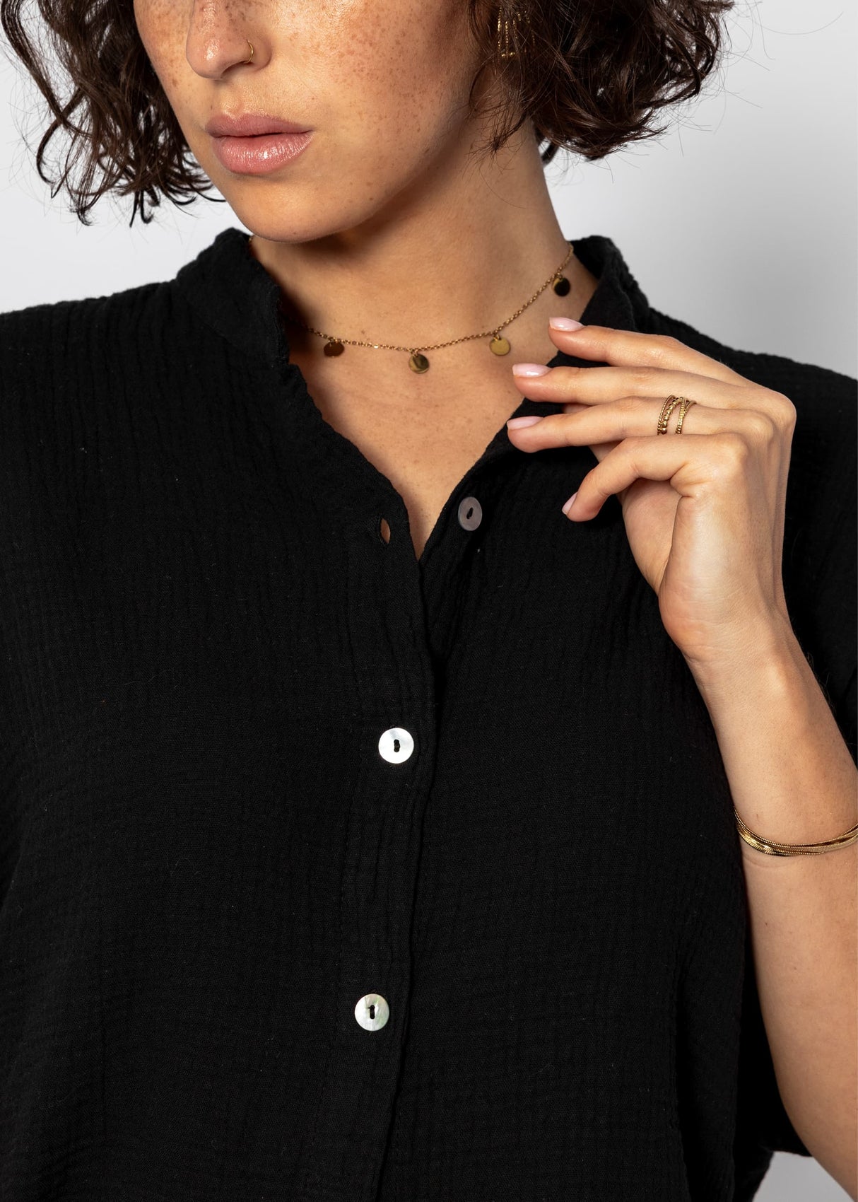Muslin blouse with short sleeves - black