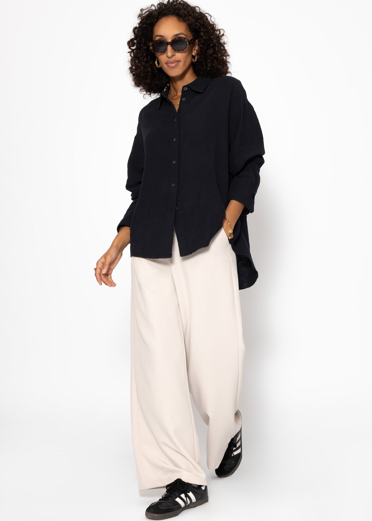 Musselin Bluse mit breiten Manschetten - schwarz